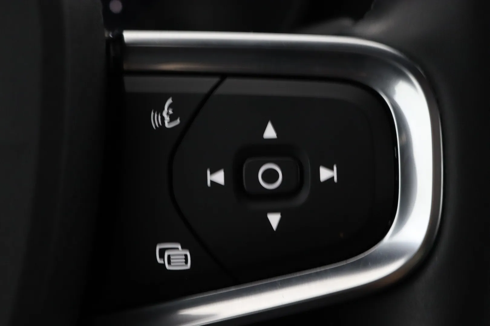 Volvo EC40 IST-131 carousel image