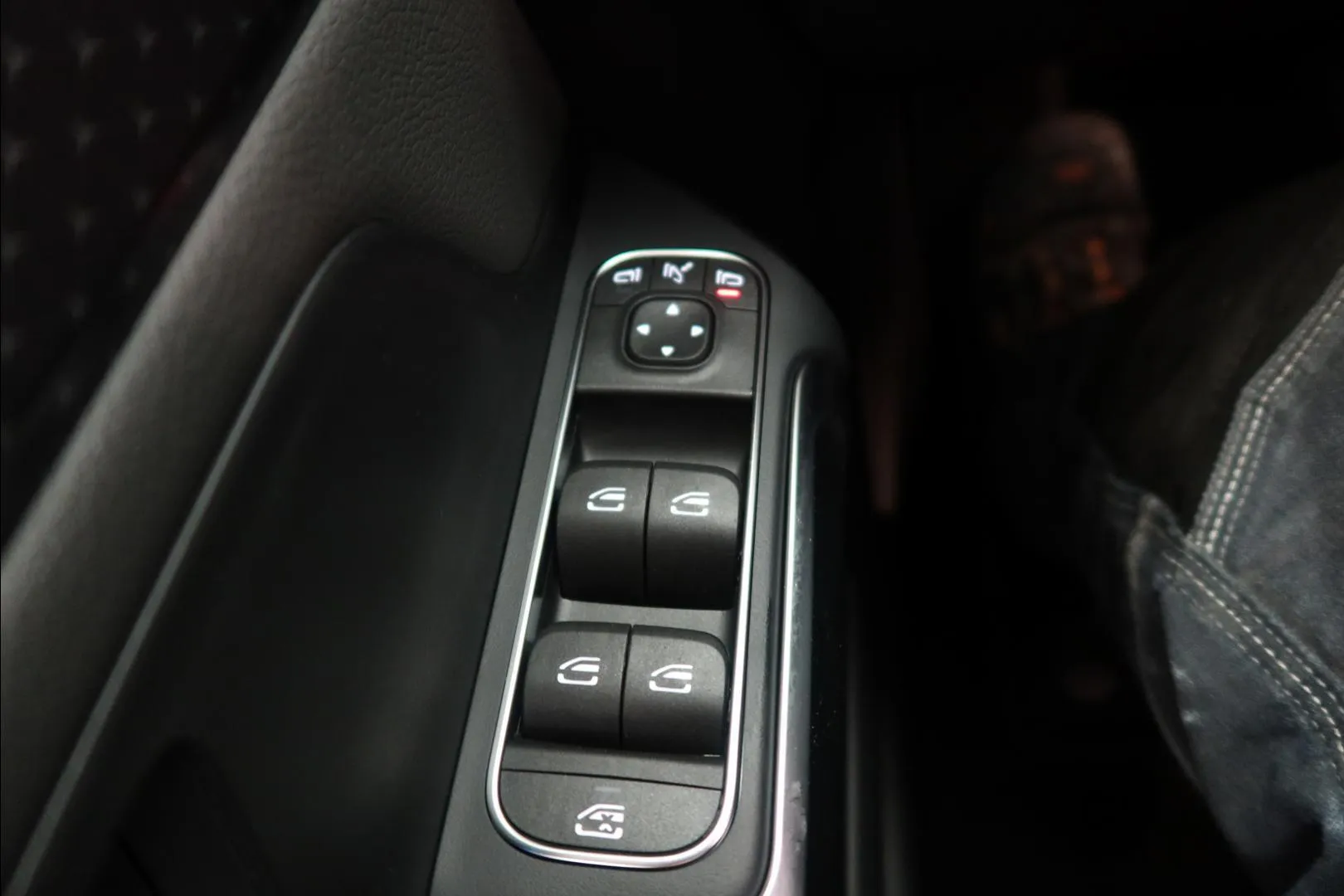 Mercedes-Benz EQB ISL-169 carousel image