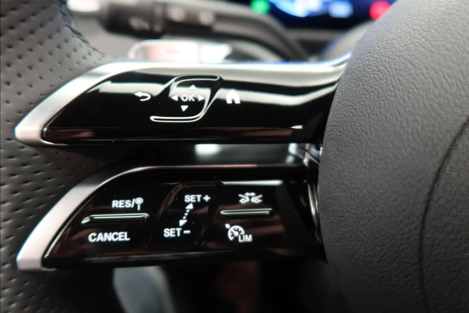 Mercedes-Benz EQB ISL-169 carousel image