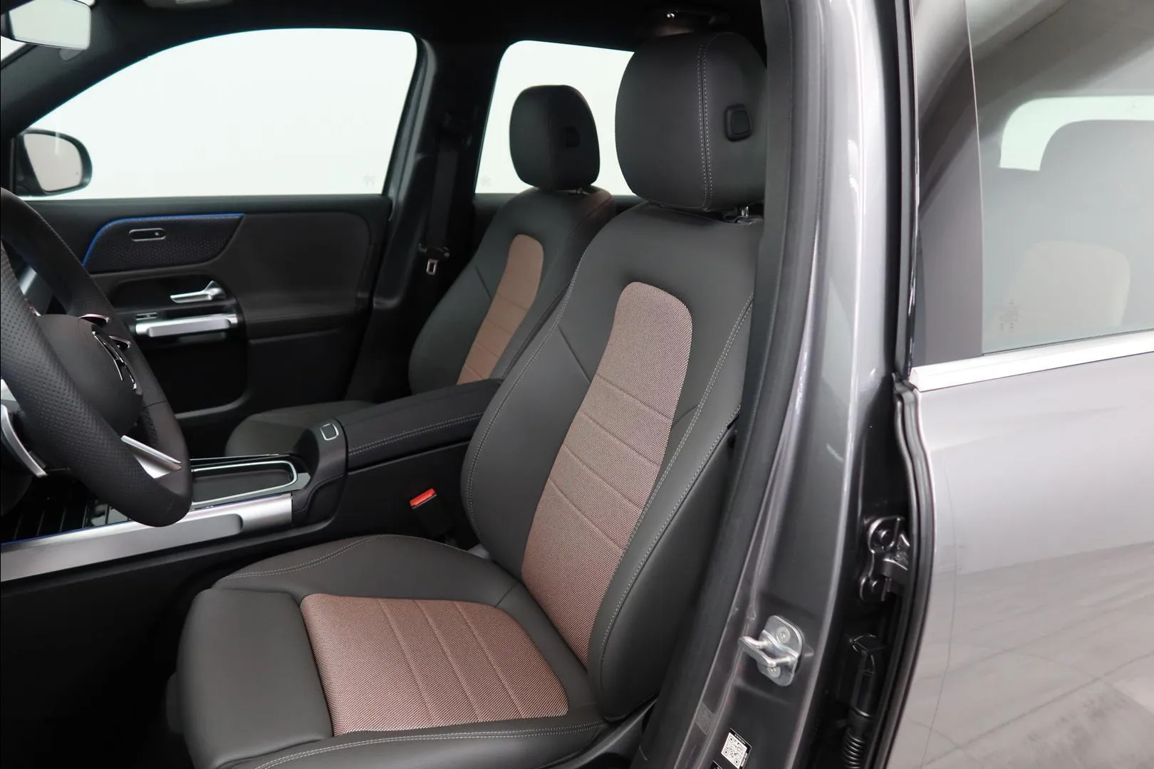 Mercedes-Benz EQB ISL-169 carousel image