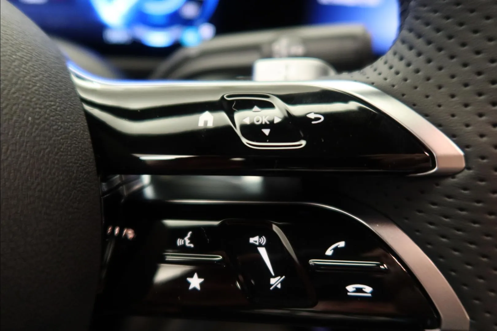 Mercedes-Benz EQB ISL-169 carousel image