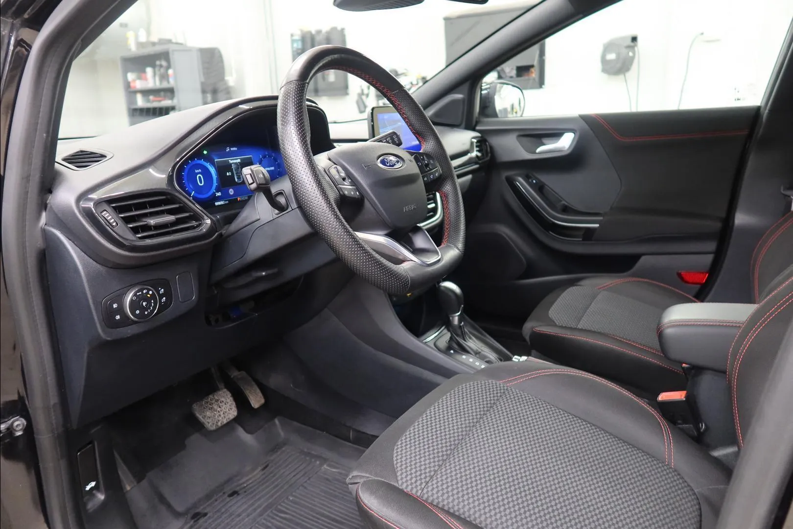 Ford Puma ZNV-885 carousel image
