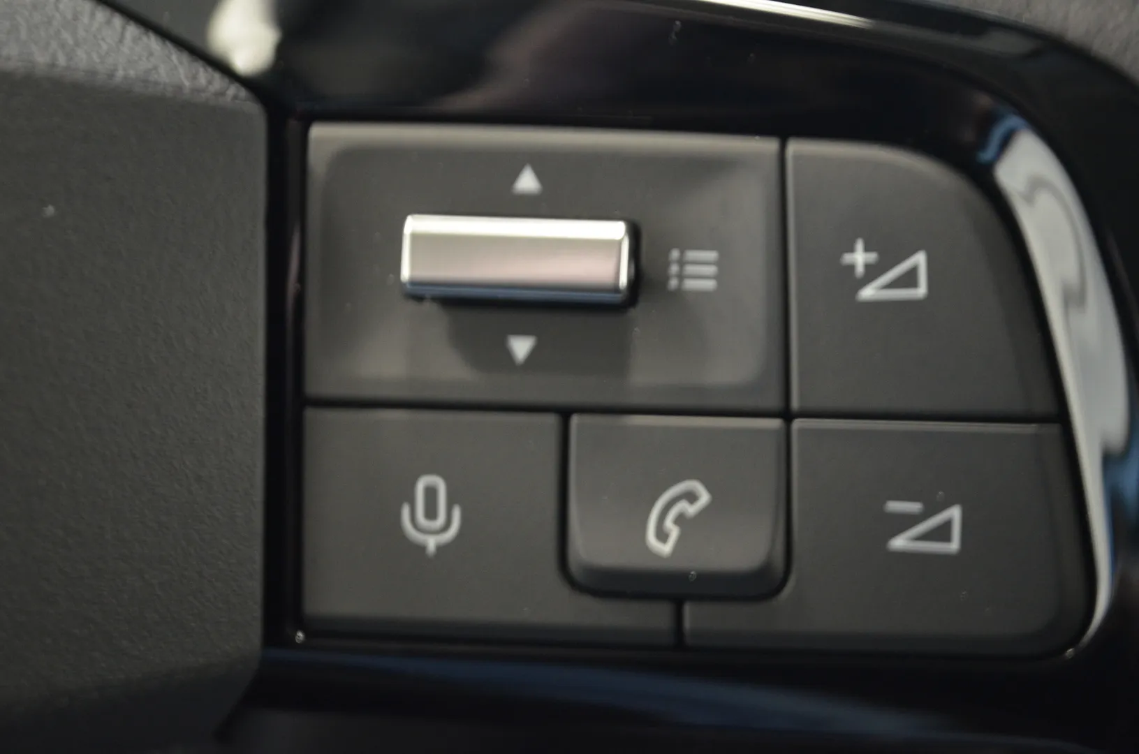 Opel Vivaro ZPS-582 carousel image