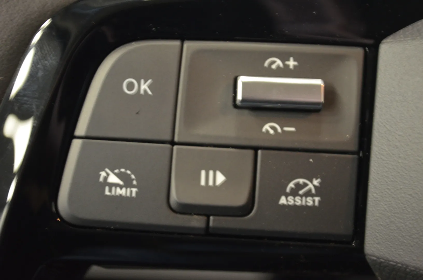 Opel Vivaro ZPS-582 carousel image