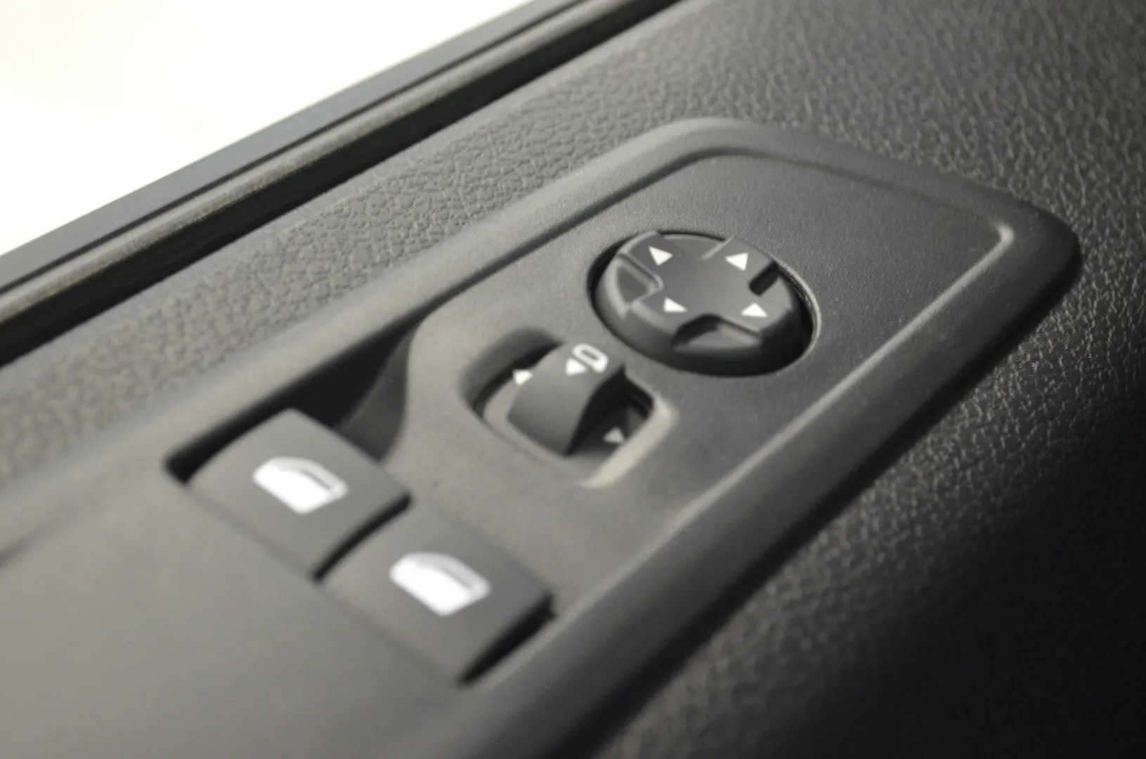 Opel Vivaro ZPS-582 carousel image