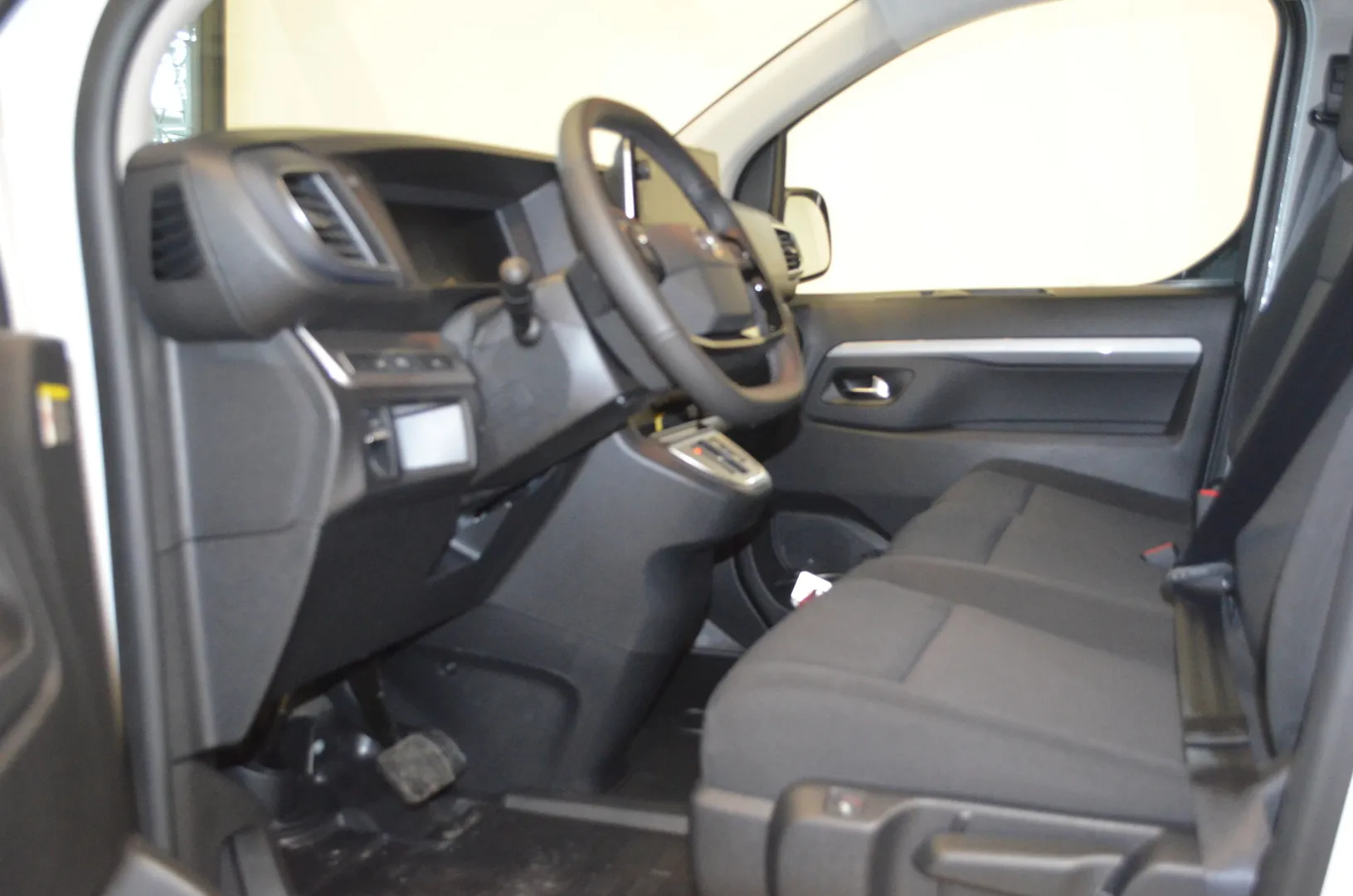 Opel Vivaro ZPS-582 carousel image