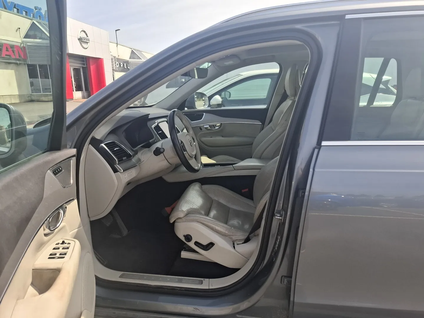 Volvo XC90 YKS-784 carousel image