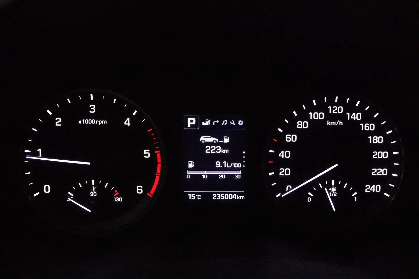 Hyundai Tucson CKJ-913 carousel image