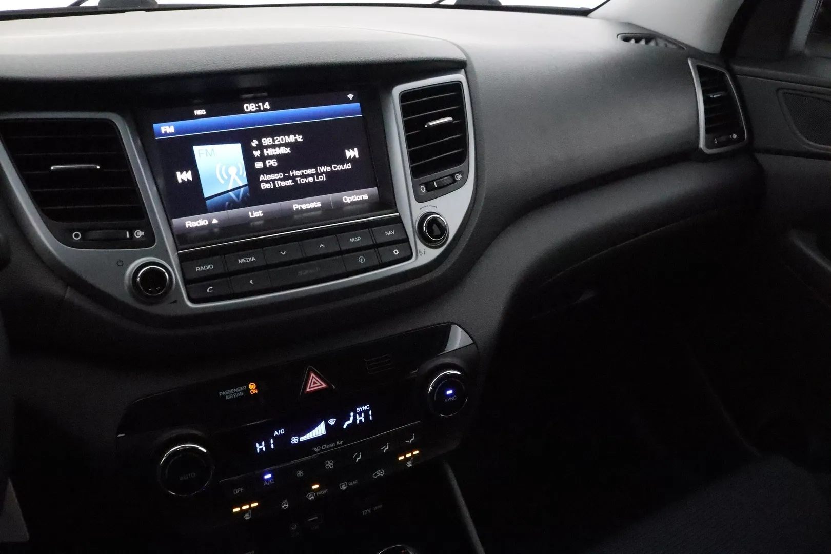 Hyundai Tucson CKJ-913 carousel image