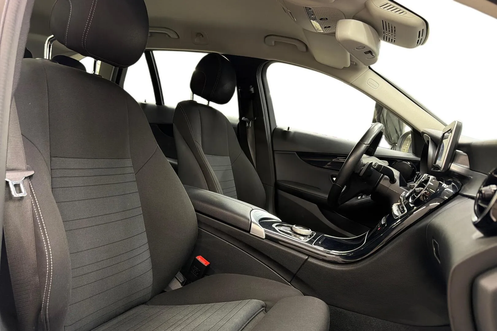 Mercedes-Benz C EPE-656 carousel image