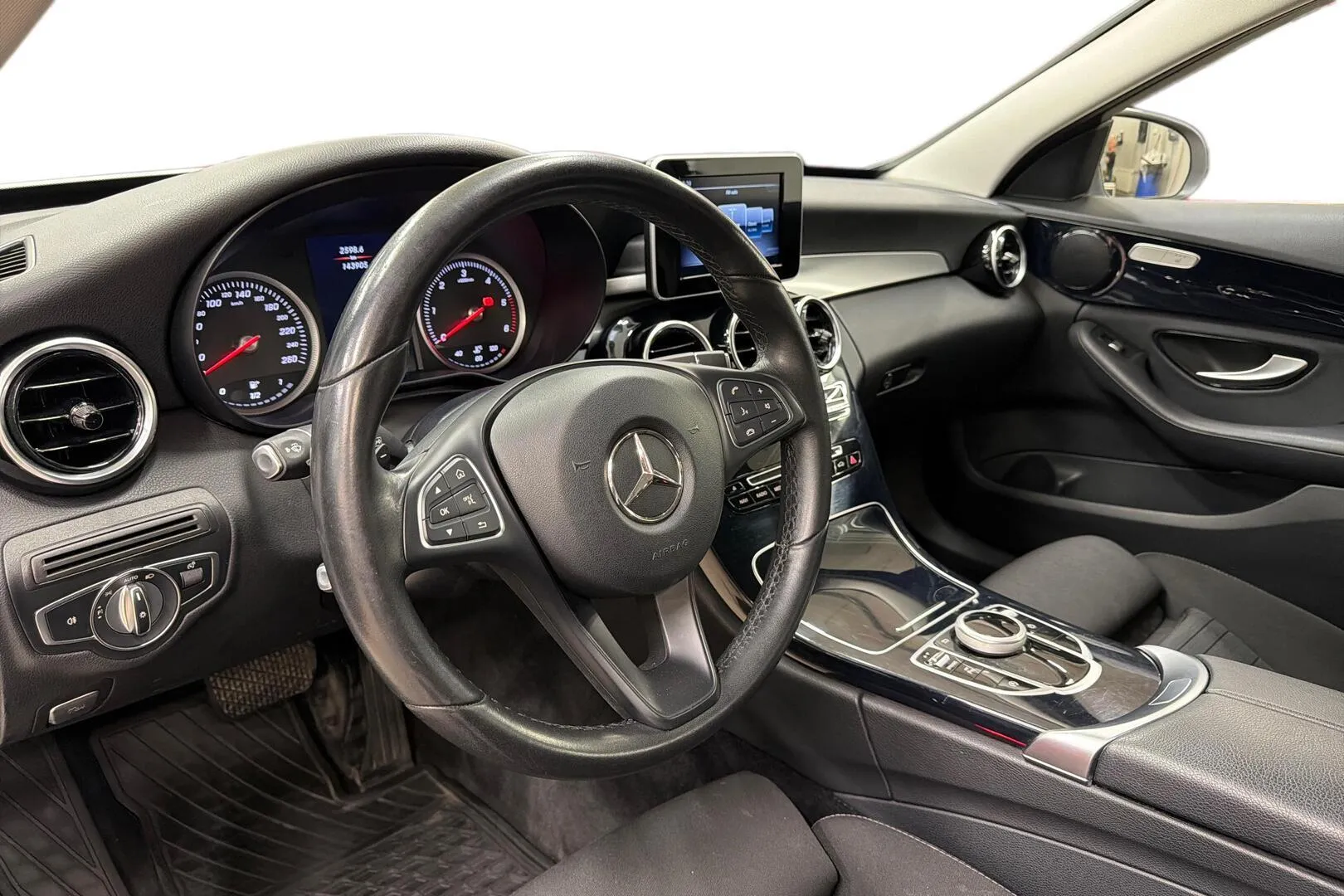 Mercedes-Benz C EPE-656 carousel image
