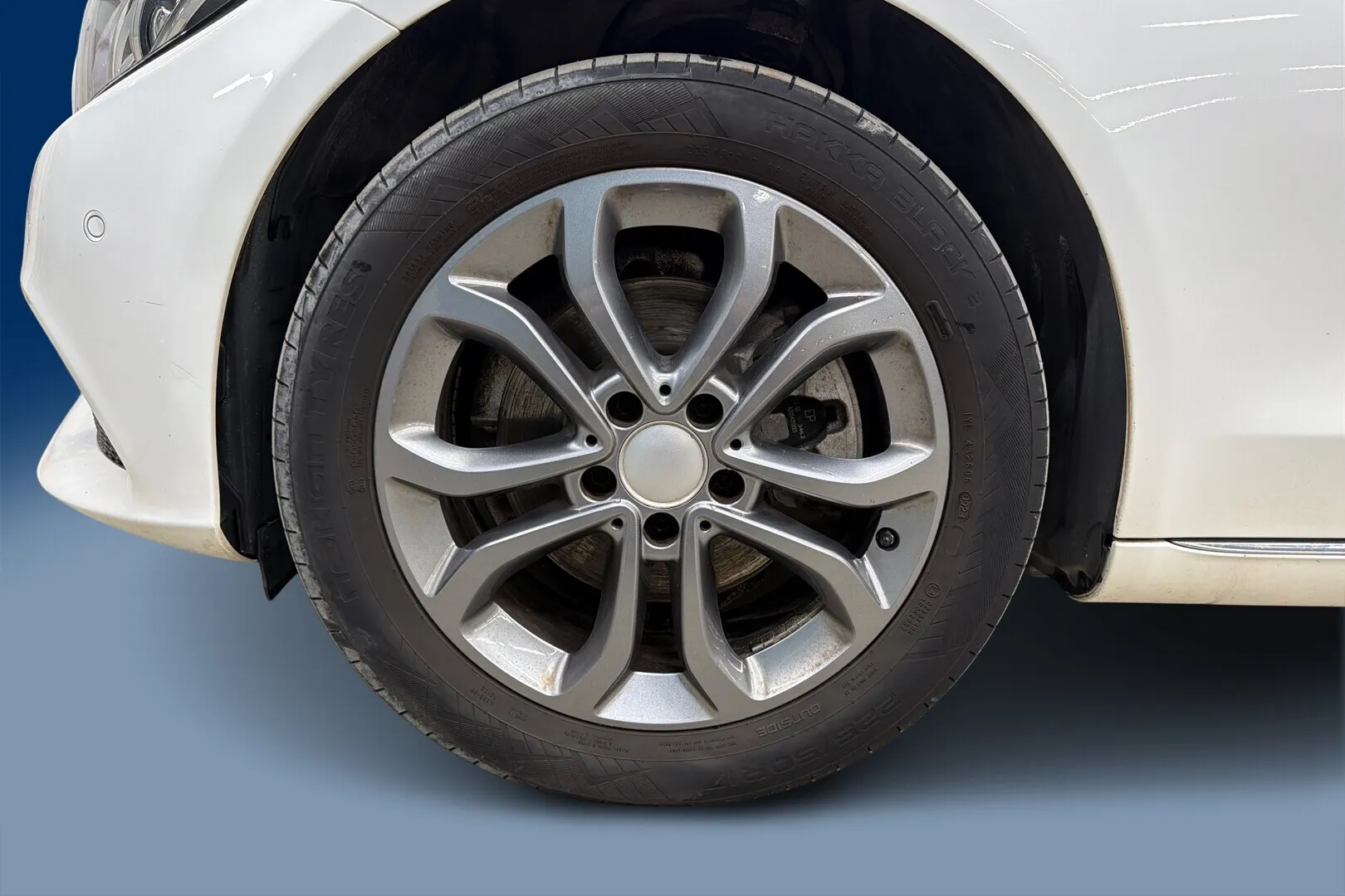 Mercedes-Benz C EPE-656 carousel image