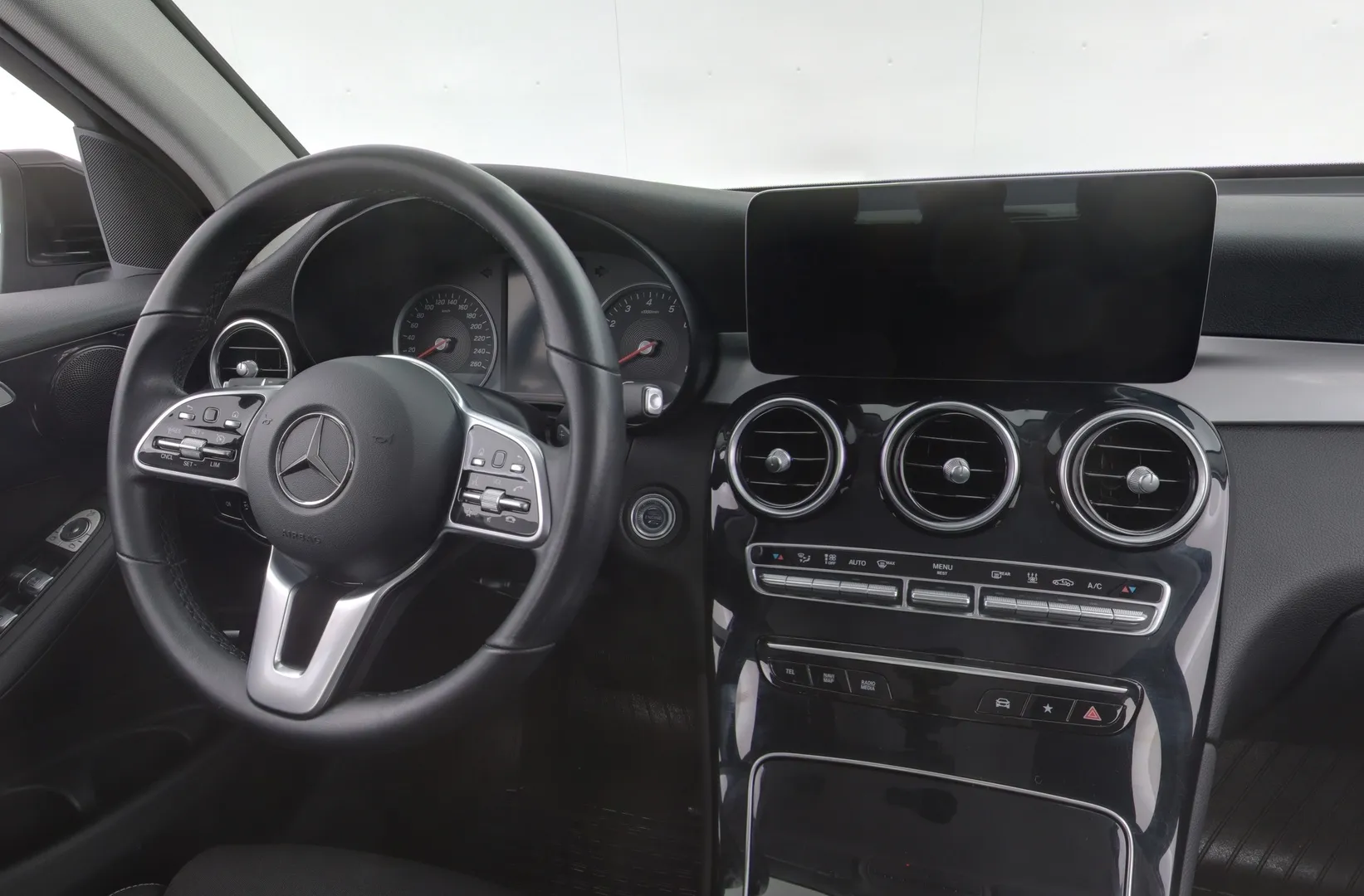 Mercedes-Benz GLC IZI-124 carousel image