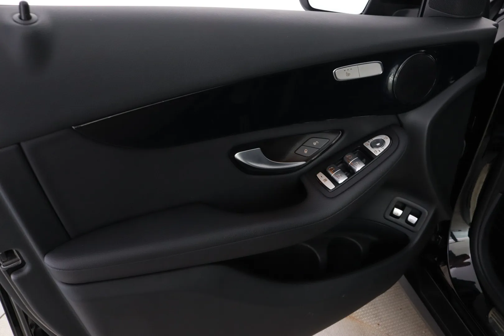 Mercedes-Benz GLC IZI-124 carousel image