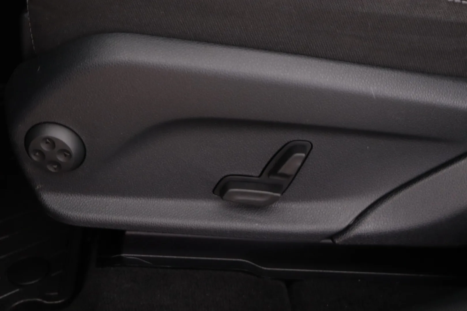 Mercedes-Benz GLC IZI-124 carousel image