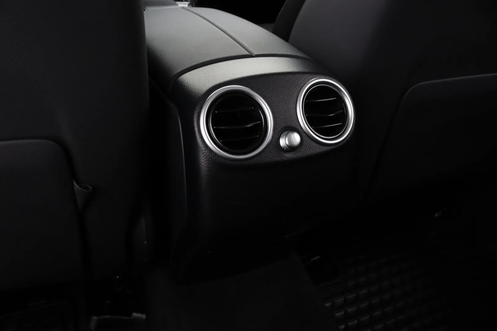 Mercedes-Benz GLC IZI-124 carousel image