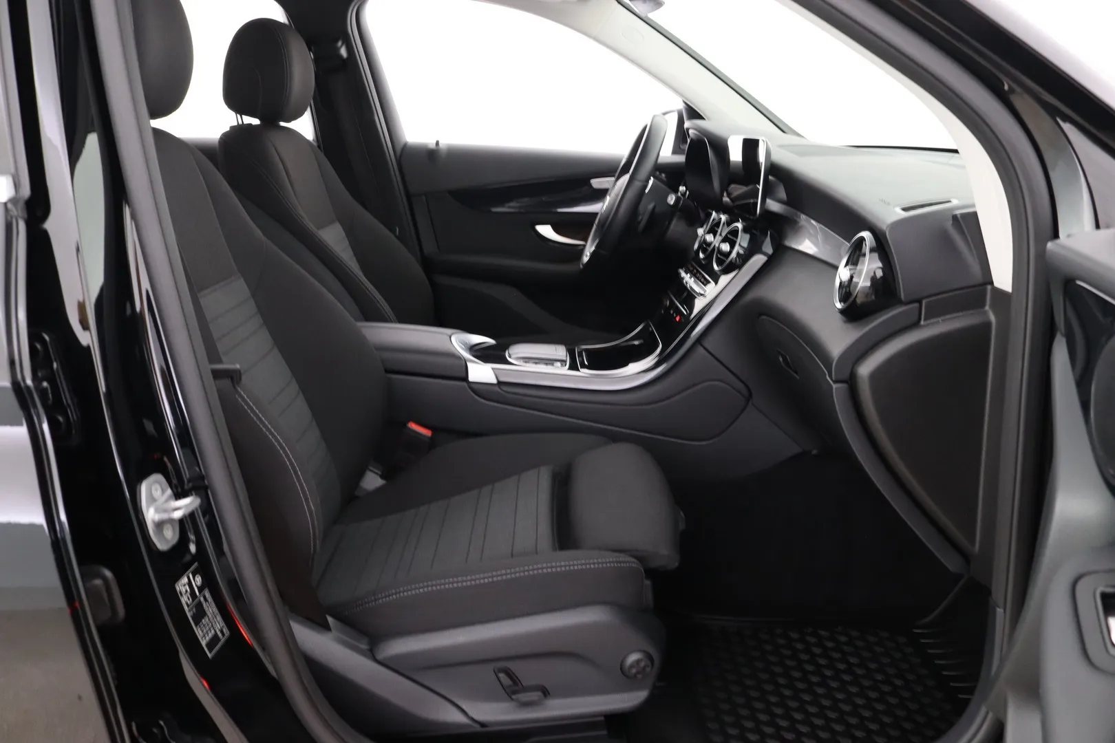 Mercedes-Benz GLC IZI-124 carousel image