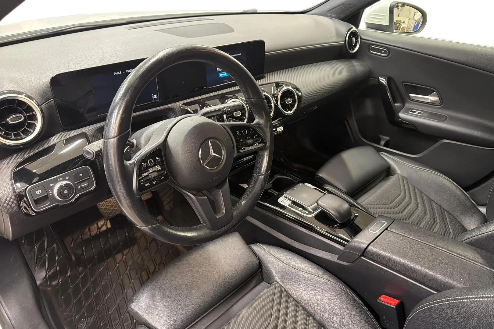 Mercedes-Benz A XVU-604 carousel image