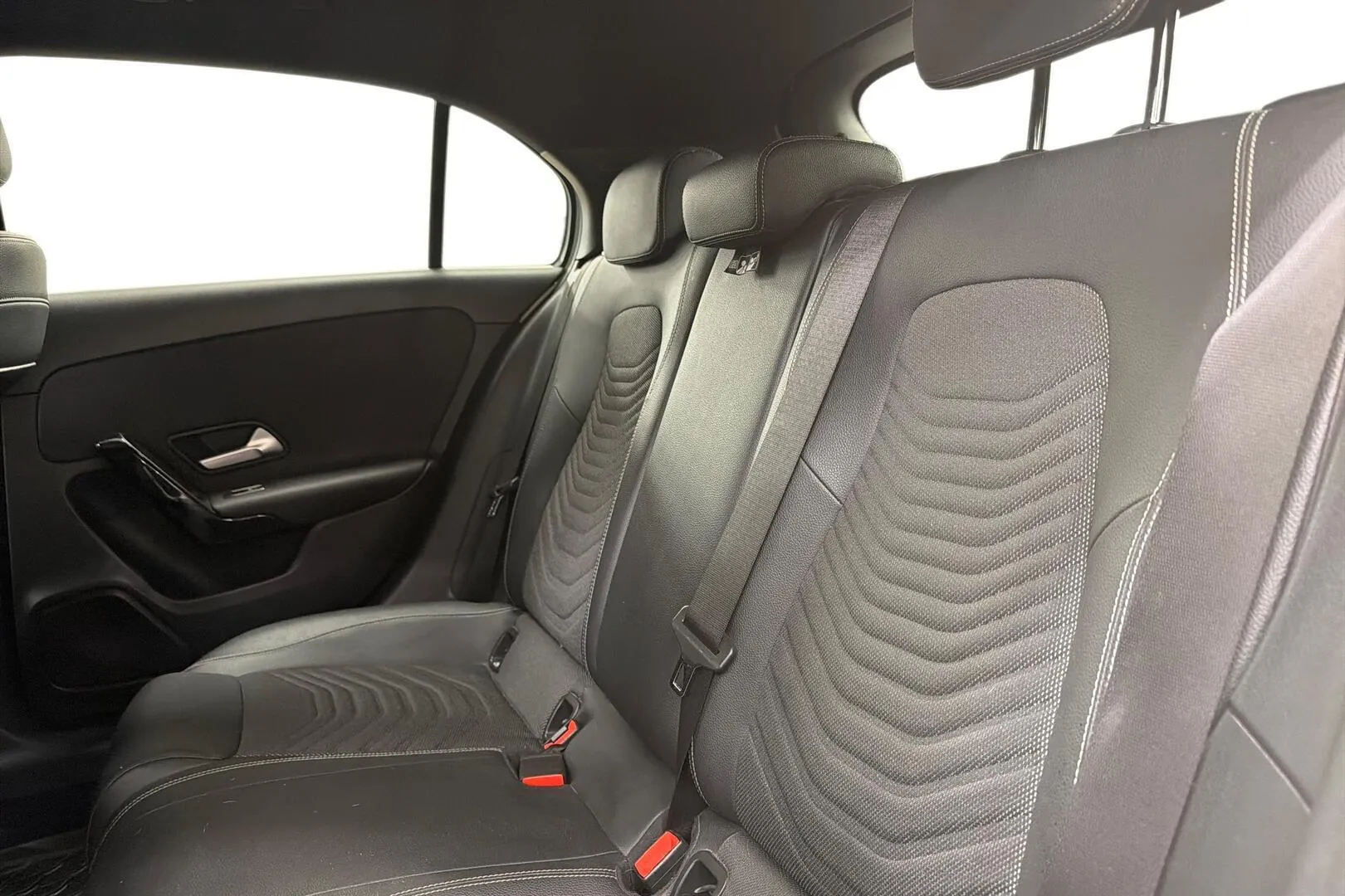 Mercedes-Benz A XVU-604 carousel image