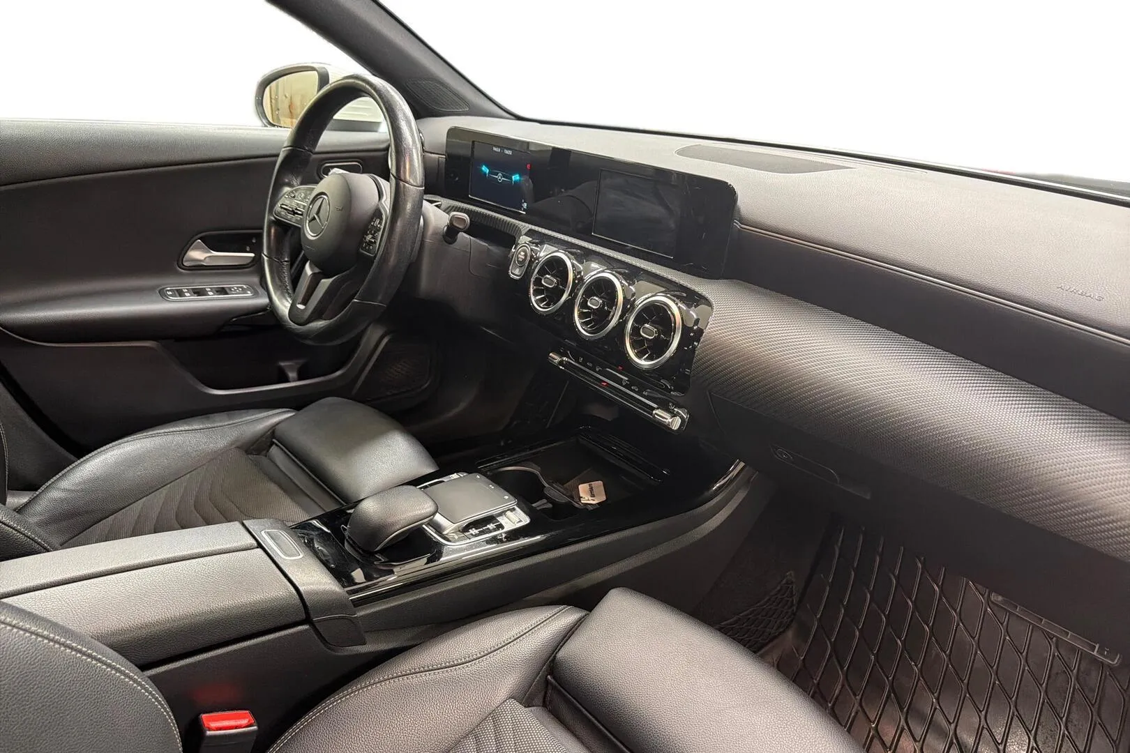 Mercedes-Benz A XVU-604 carousel image