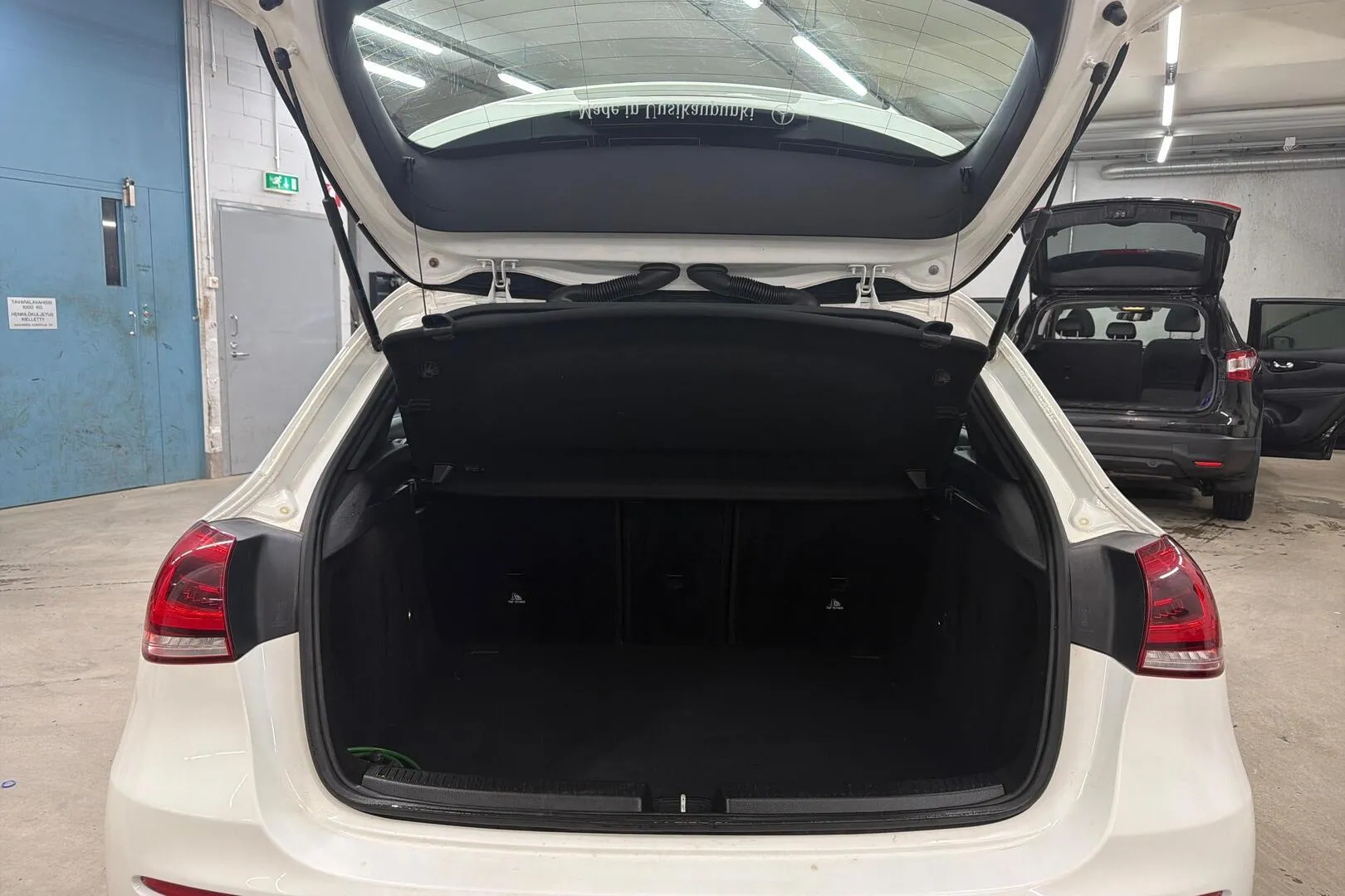 Mercedes-Benz A XVU-604 carousel image