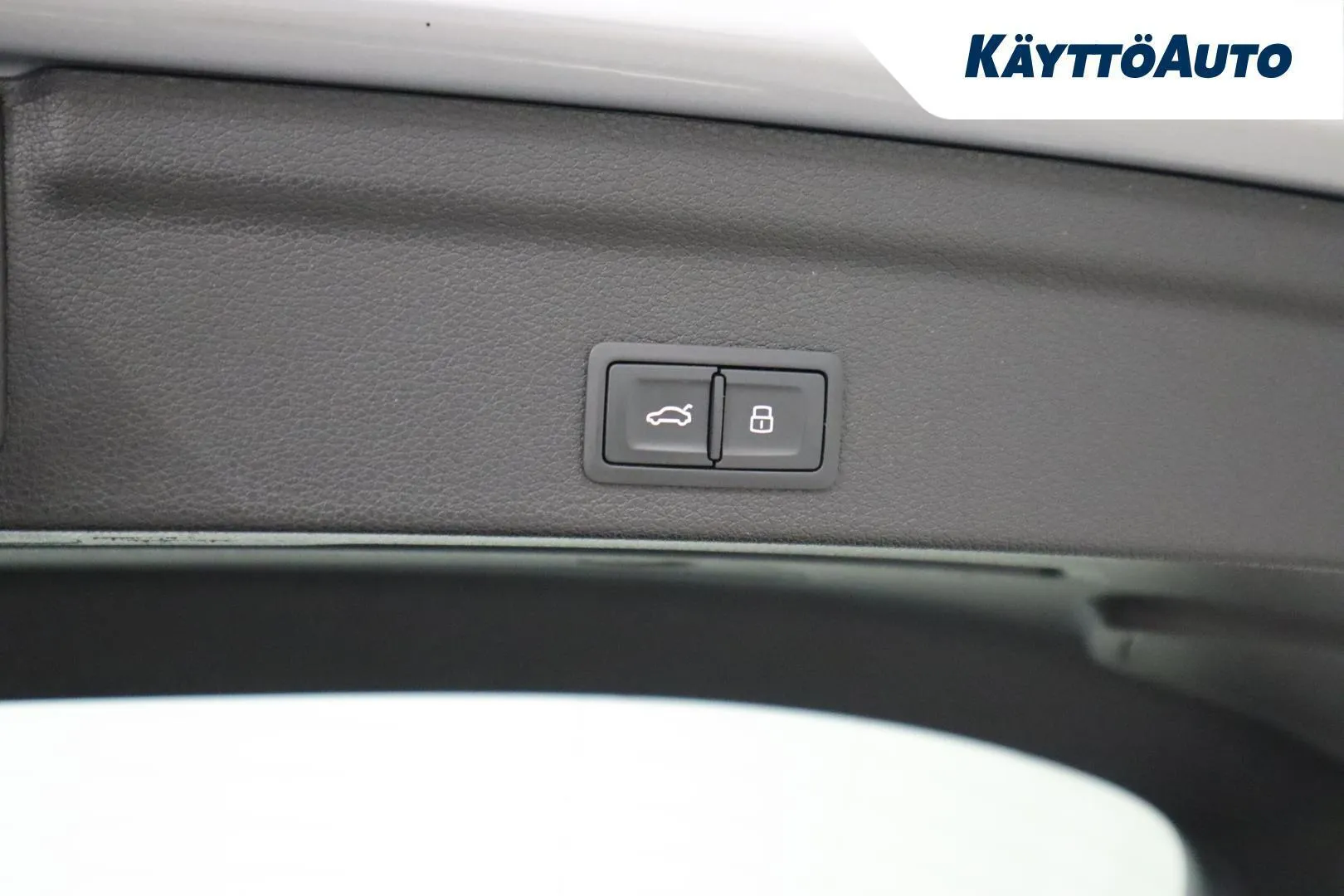 Audi Q3 IZC-476 carousel image