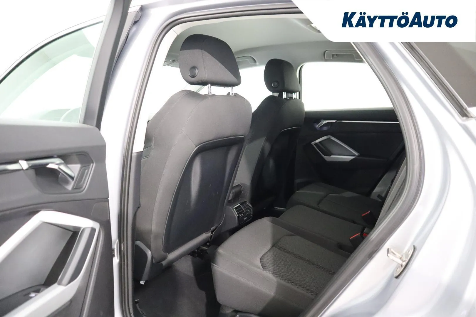 Audi Q3 IZC-476 carousel image
