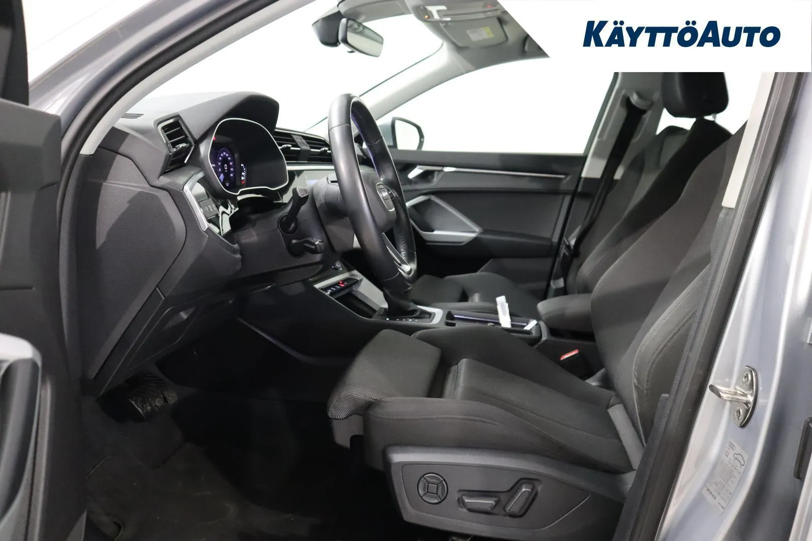 Audi Q3 IZC-476 carousel image
