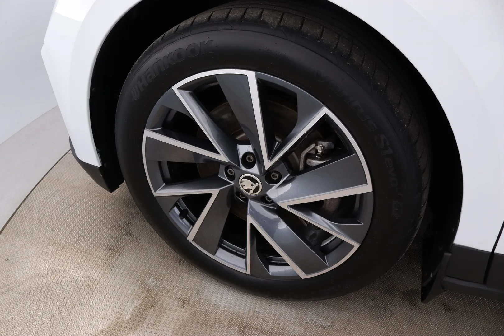 Skoda Enyaq ZOR-126 carousel image