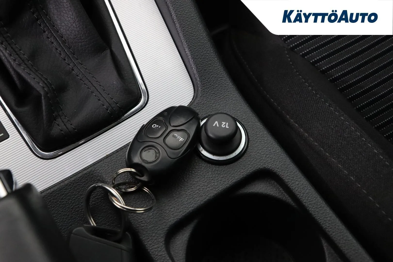 Skoda Octavia YIO-757 carousel image