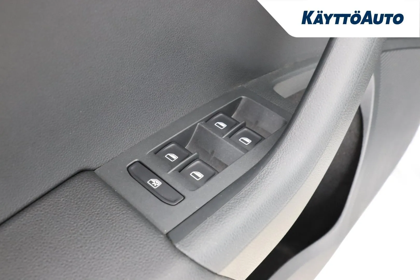 Skoda Octavia YIO-757 carousel image