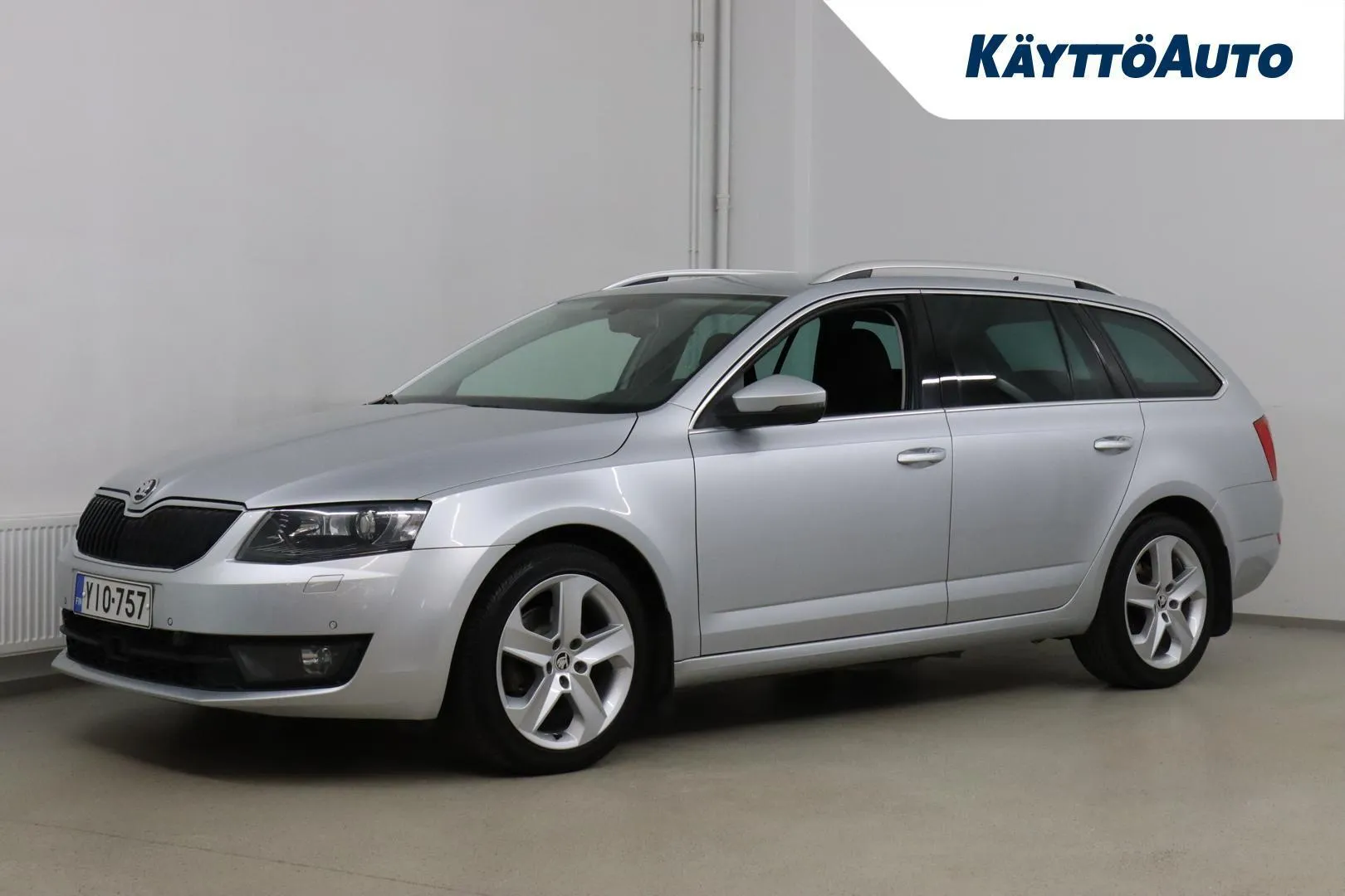 Skoda Octavia YIO-757 carousel image