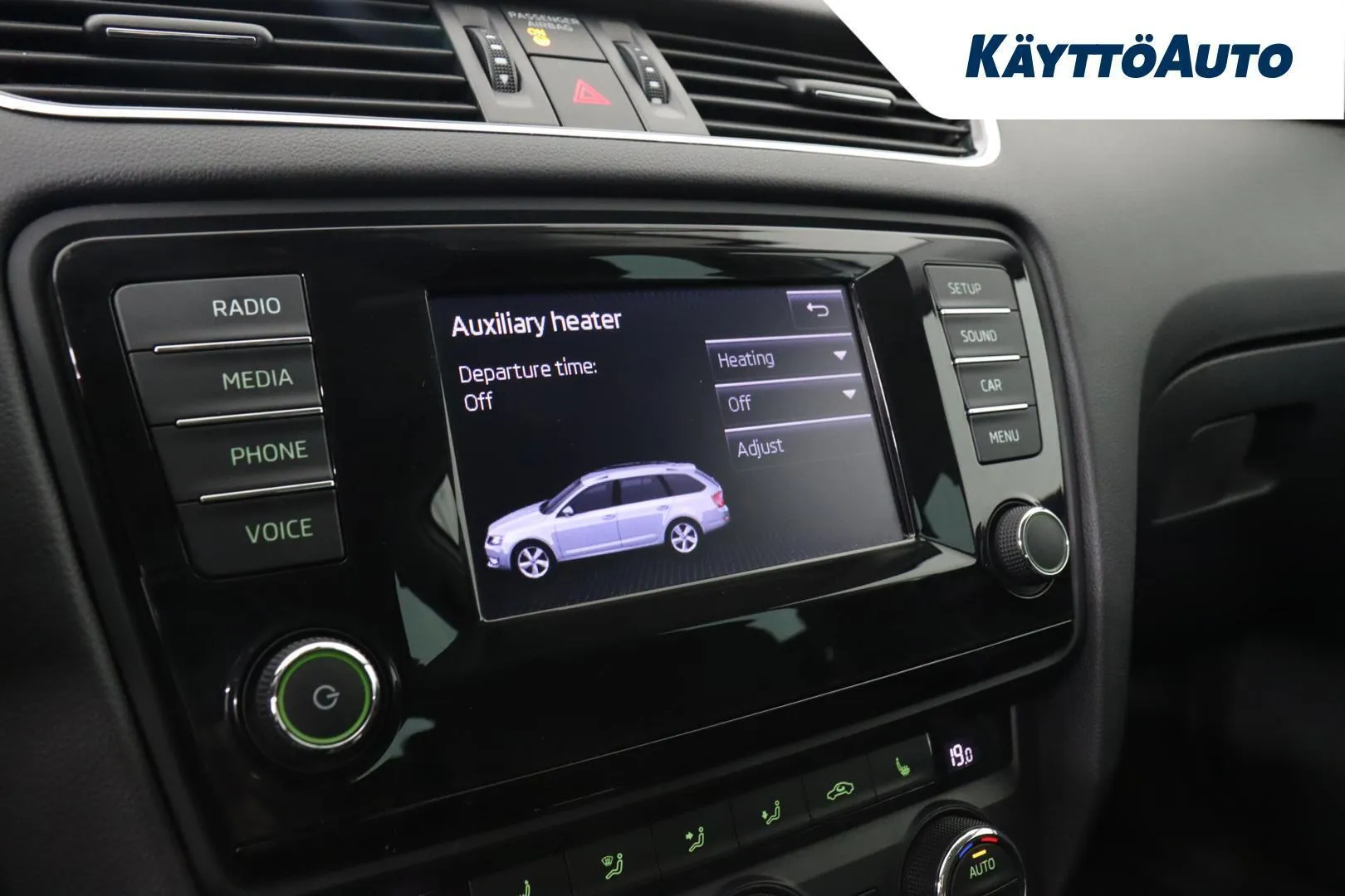 Skoda Octavia YIO-757 carousel image