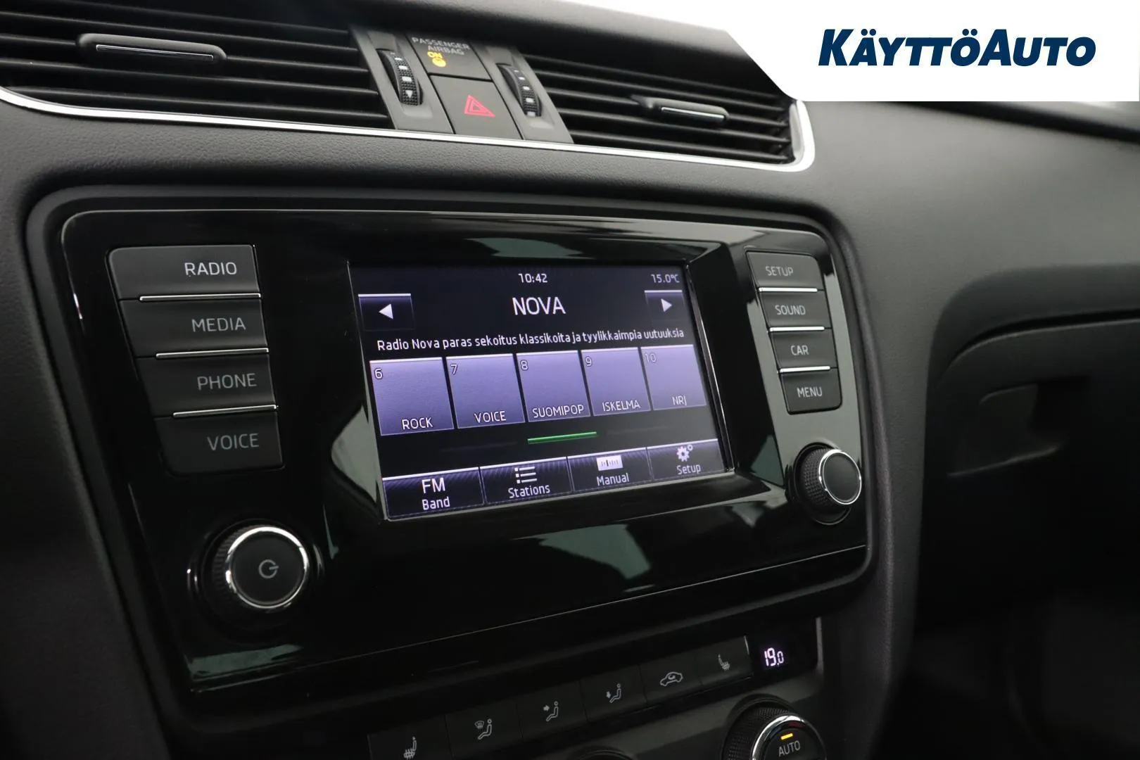 Skoda Octavia YIO-757 carousel image