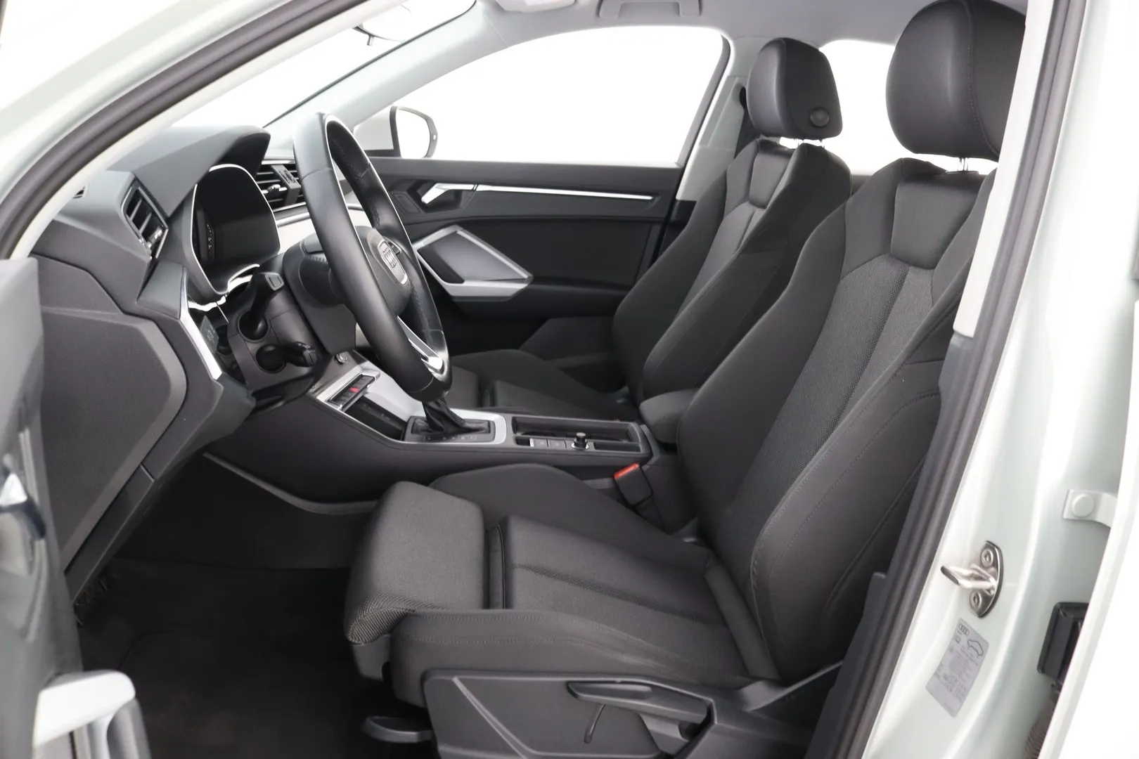 Audi Q3 LPP-180 carousel image