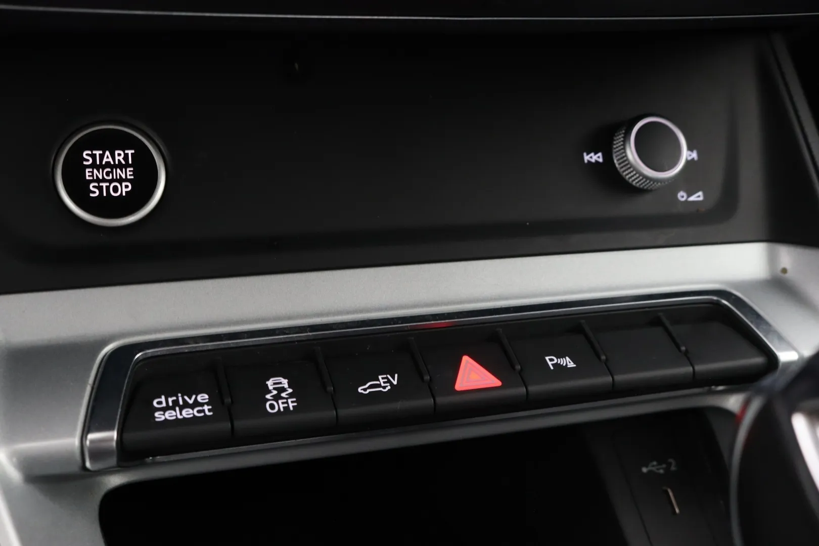 Audi Q3 LPP-180 carousel image