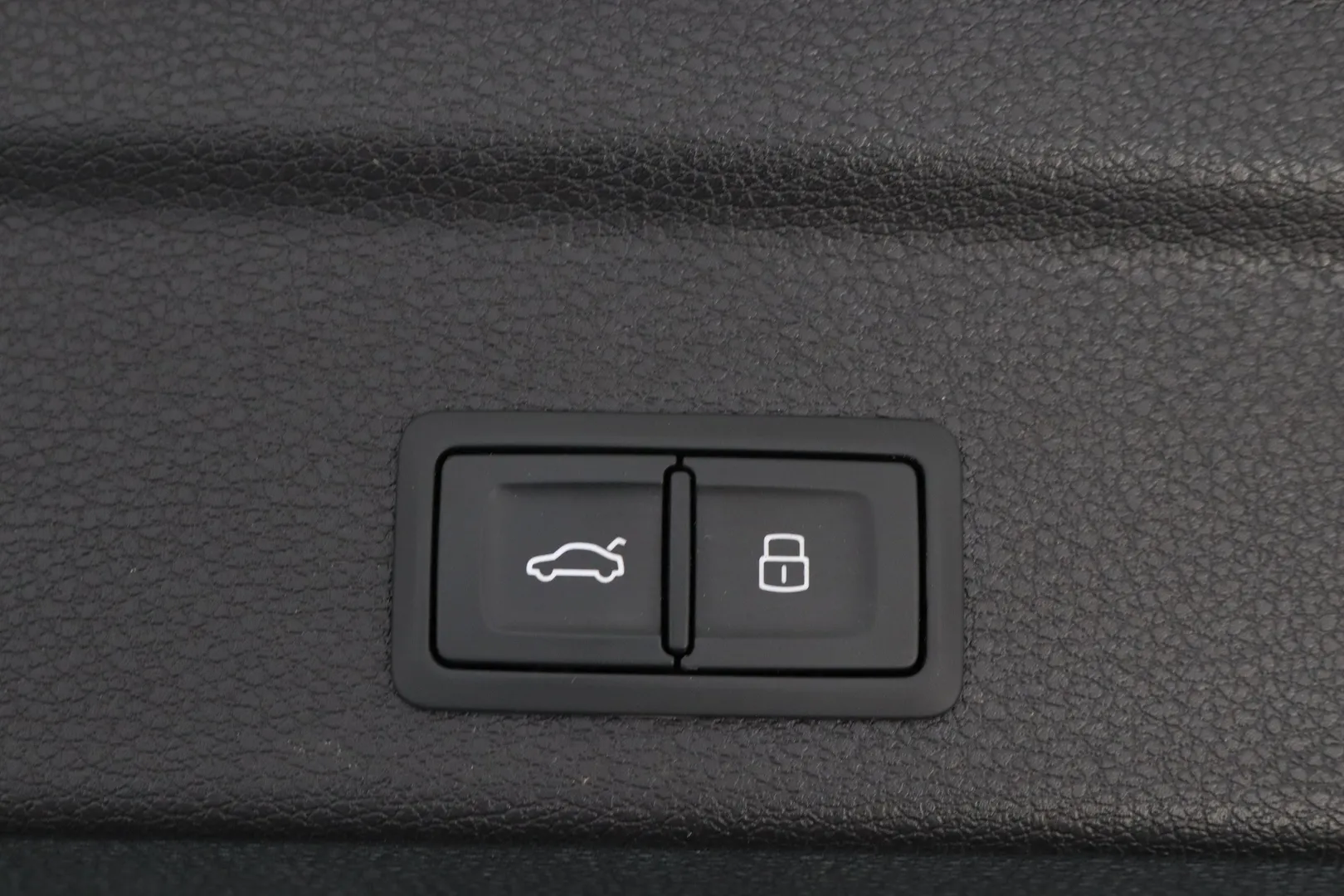 Audi Q3 LPP-180 carousel image