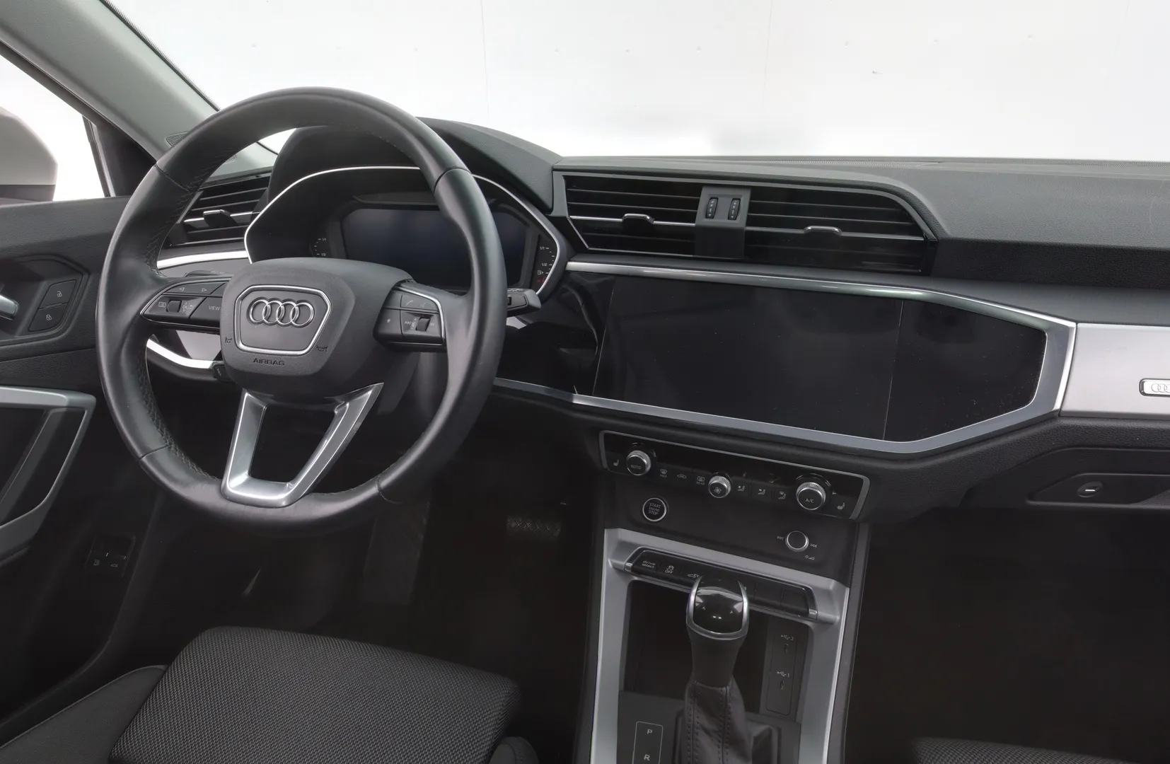 Audi Q3 LPP-180 carousel image