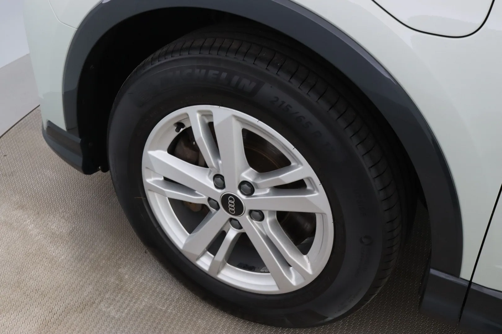 Audi Q3 LPP-180 carousel image