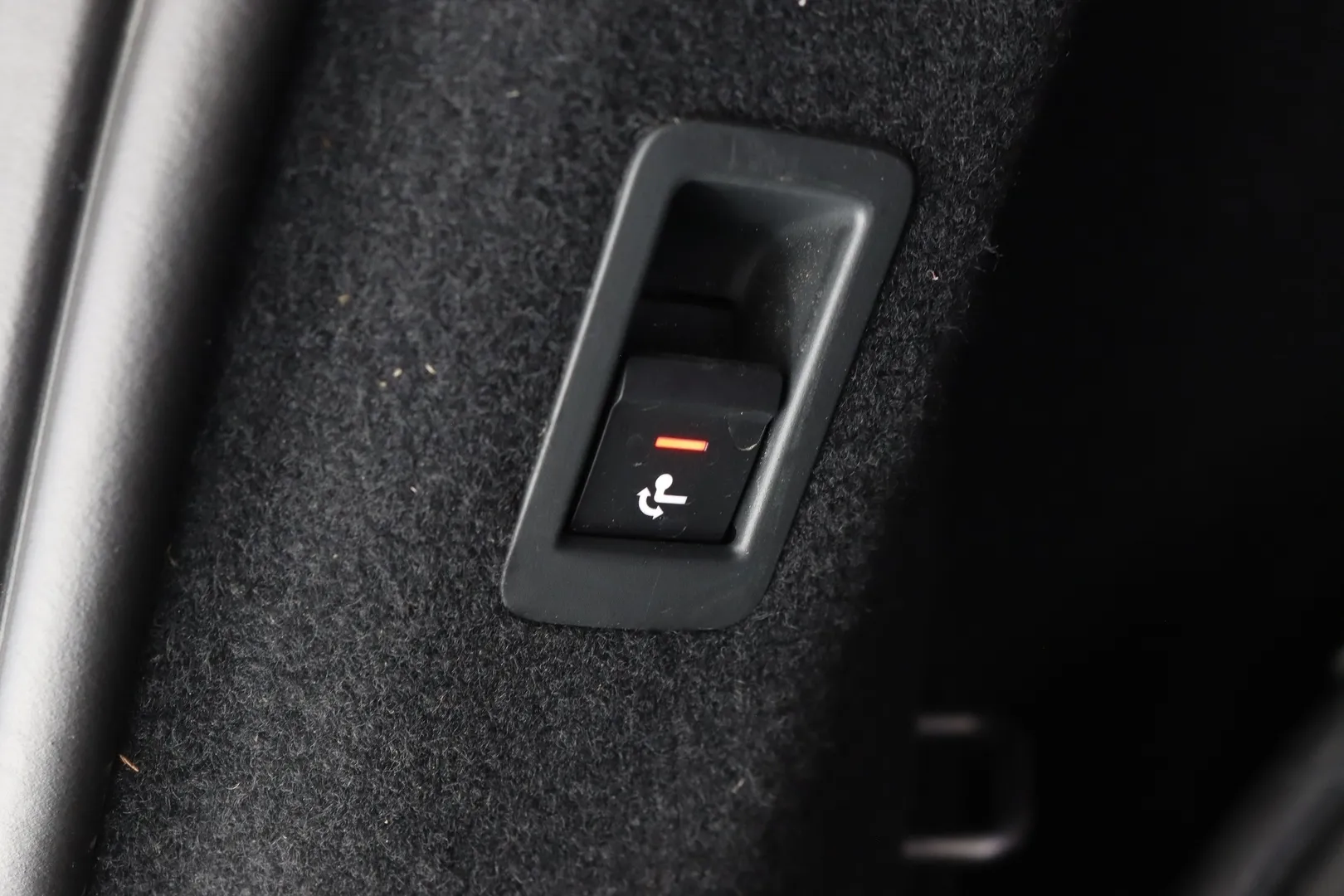 Audi Q4 e-tron RXB-567 carousel image