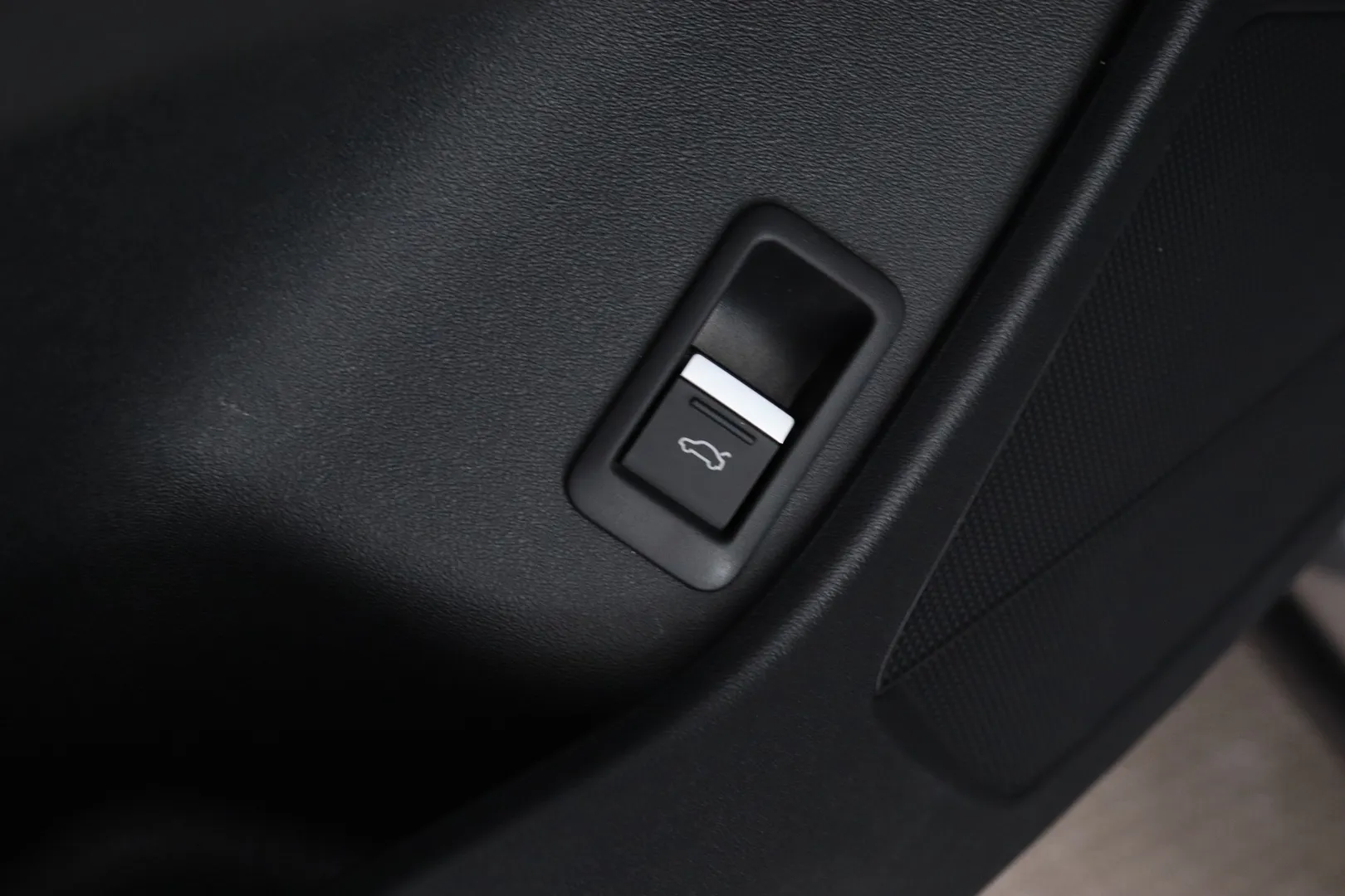 Audi Q4 e-tron RXB-567 carousel image