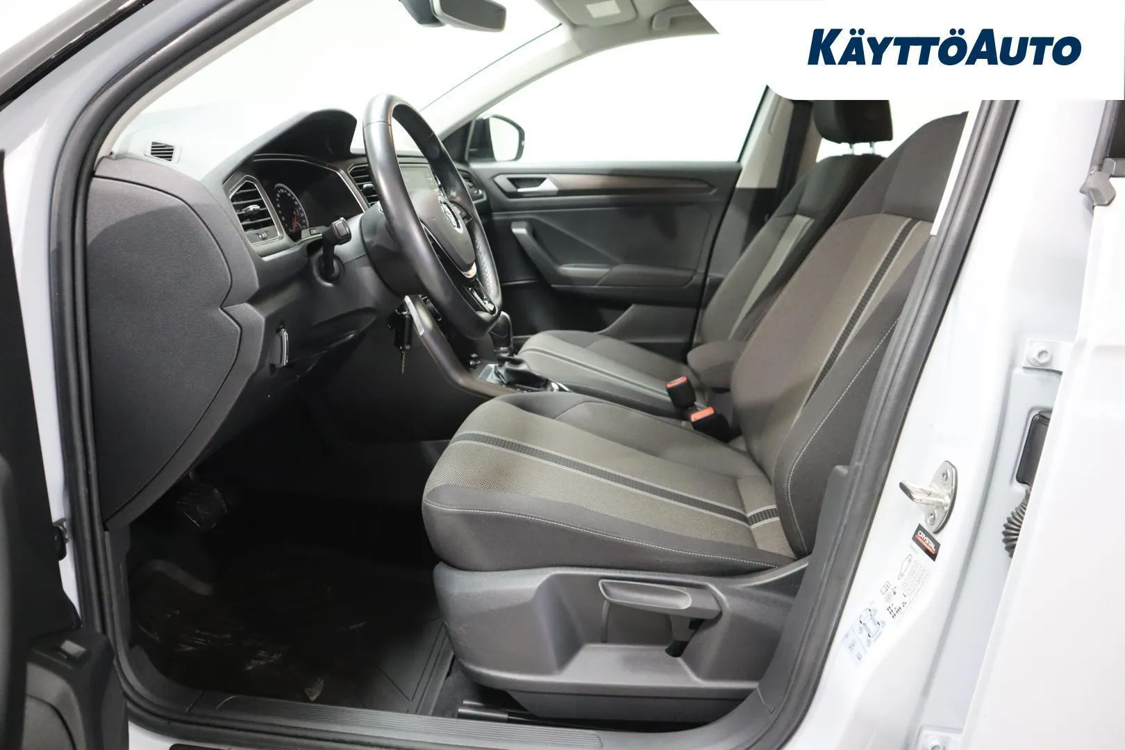 Volkswagen T-Roc GMY-678 carousel image