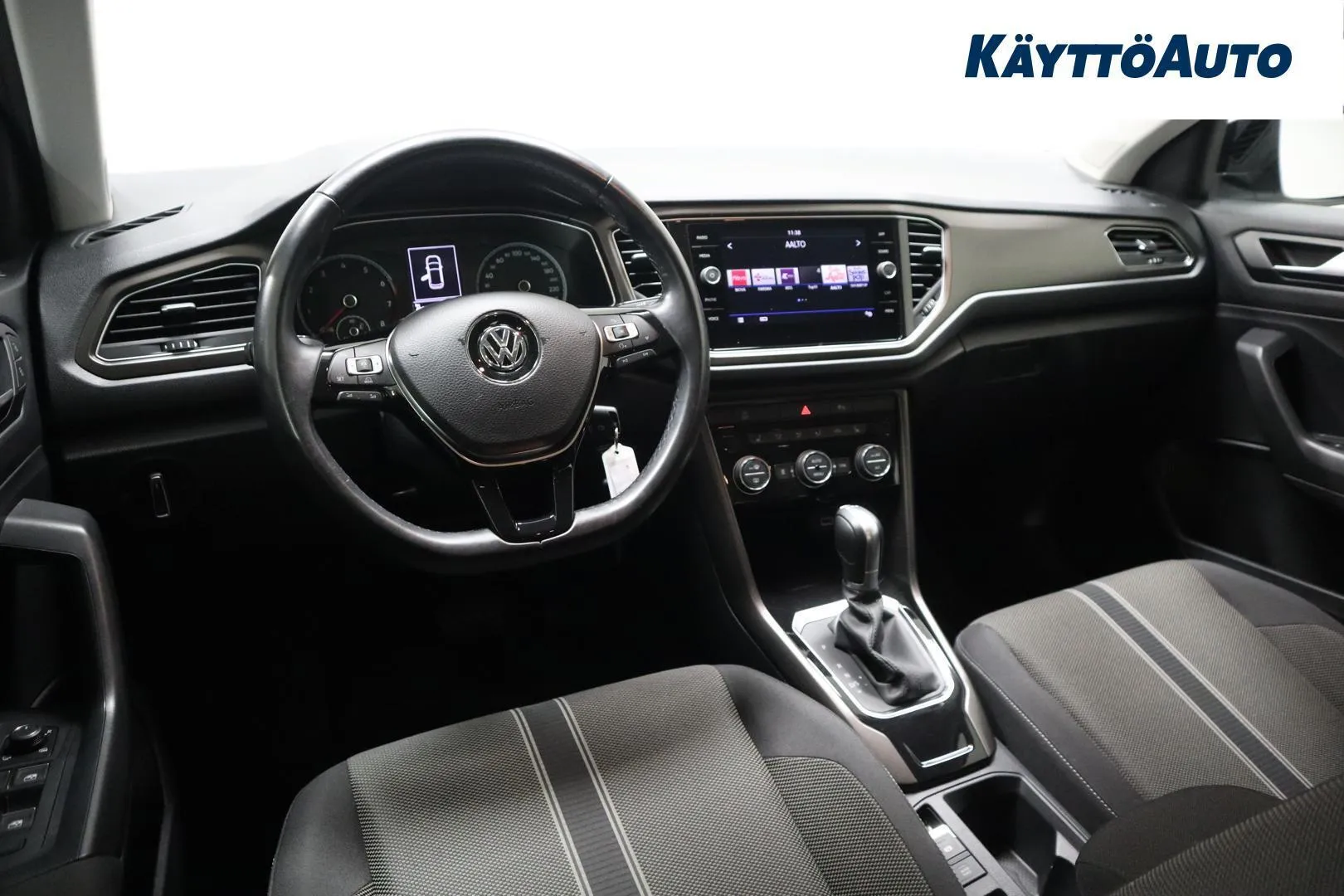 Volkswagen T-Roc GMY-678 carousel image