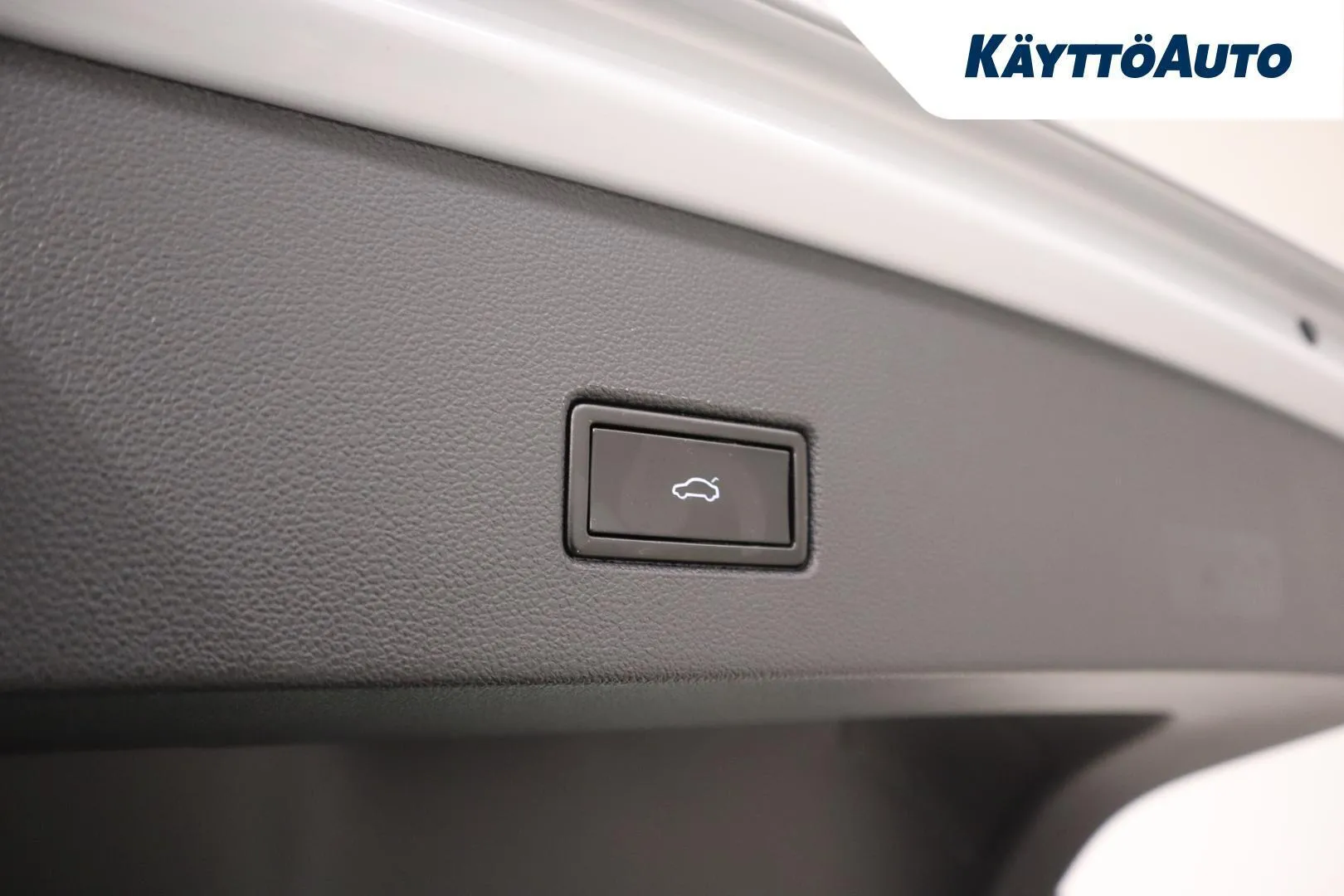 Volkswagen T-Roc GMY-678 carousel image