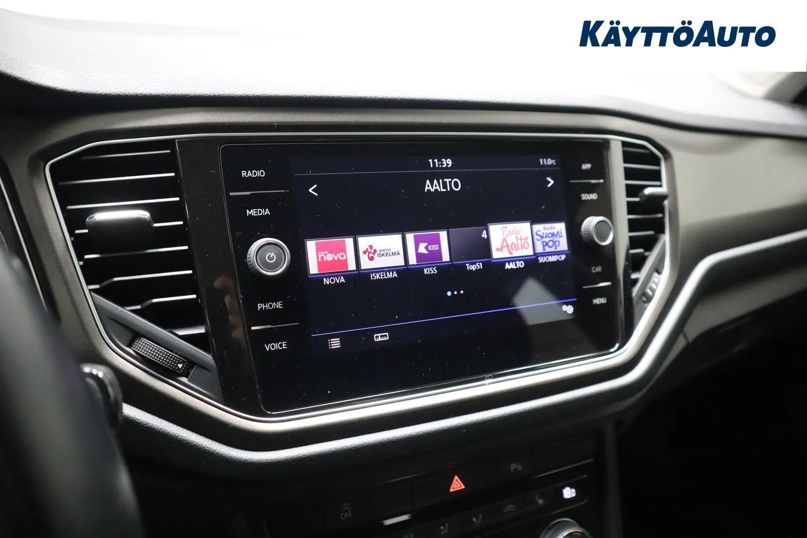 Volkswagen T-Roc GMY-678 carousel image