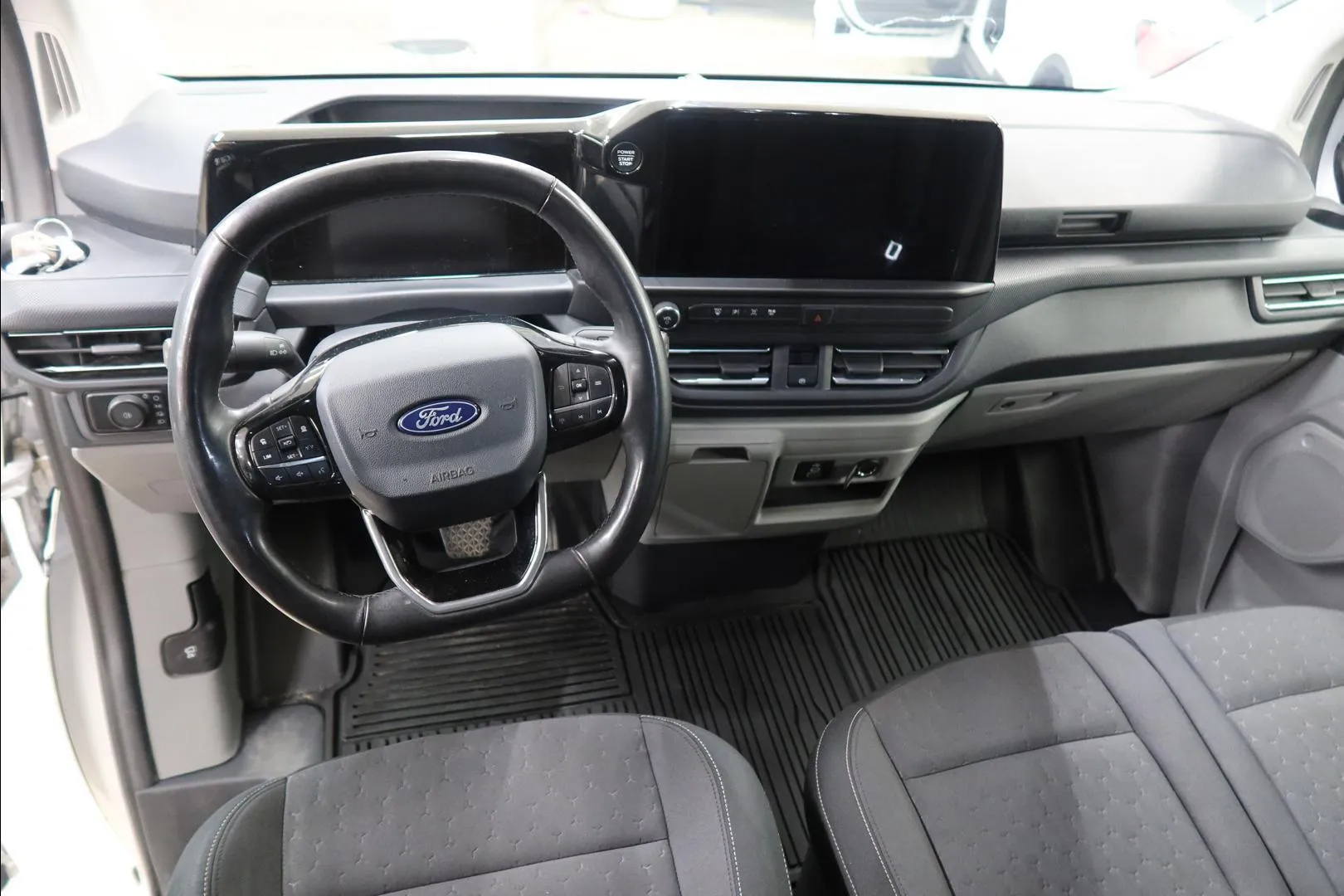 Ford Transit Custom NNF-698 carousel image