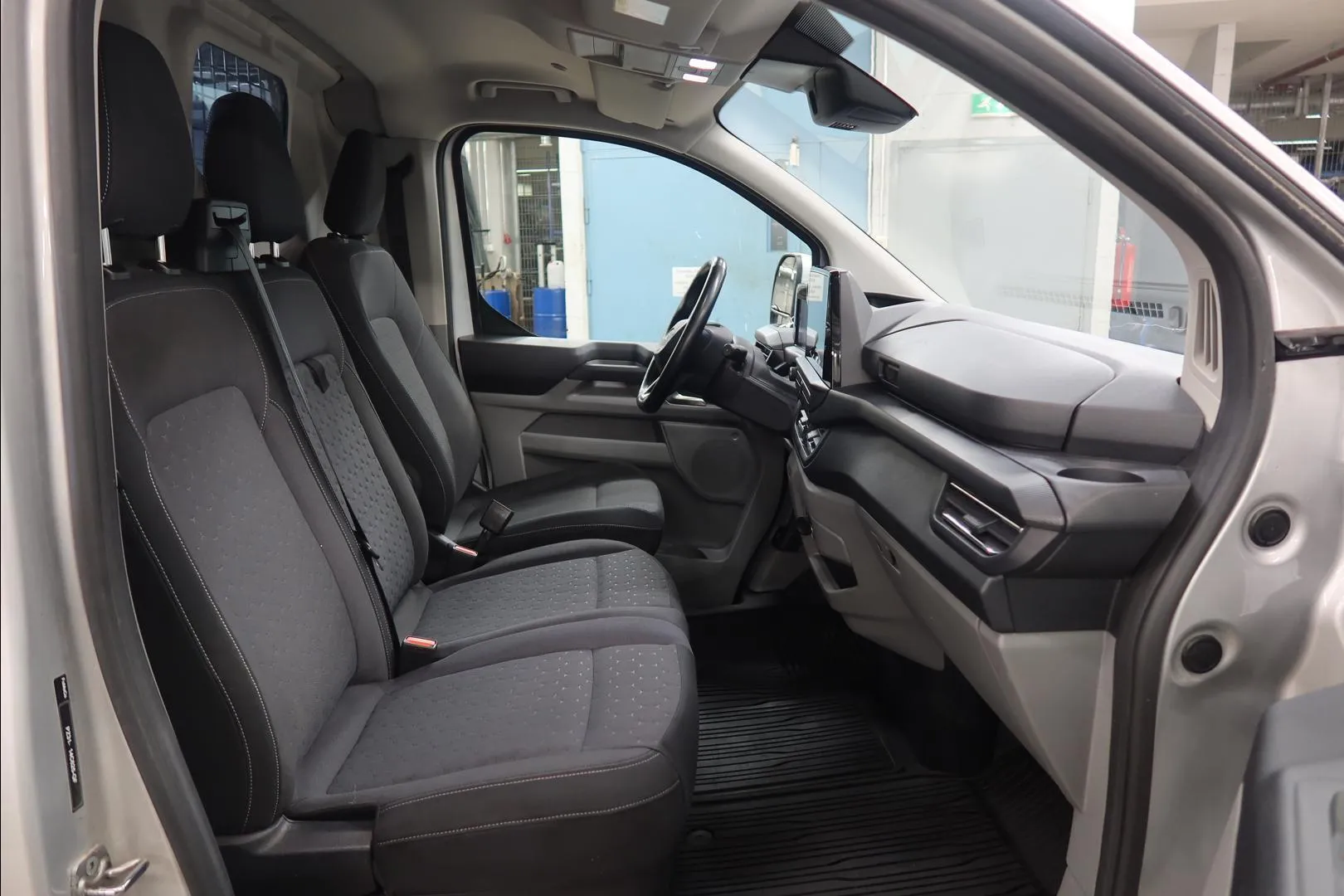 Ford Transit Custom NNF-698 carousel image