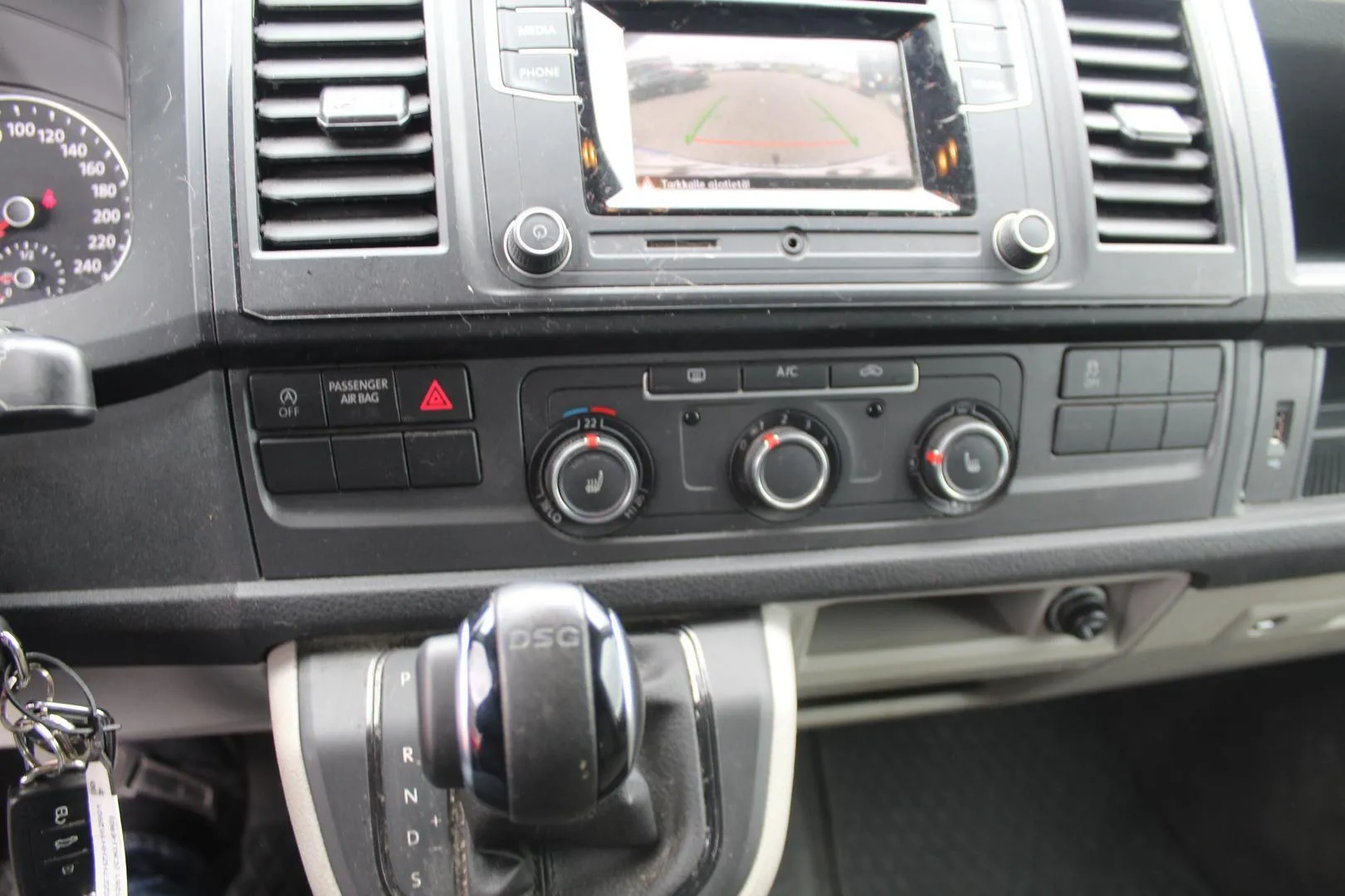 Volkswagen Transporter CKU-690 carousel image