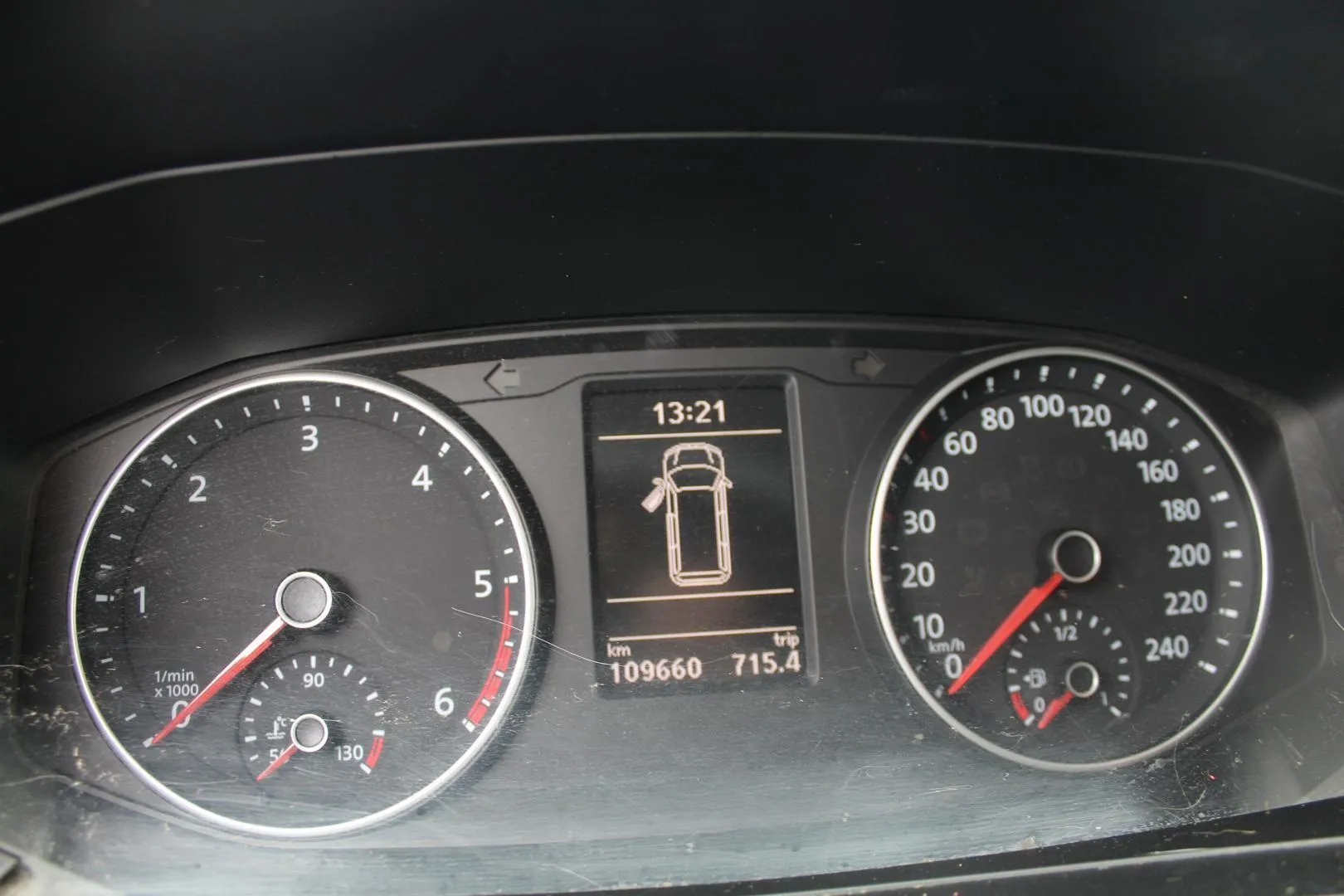 Volkswagen Transporter CKU-690 carousel image