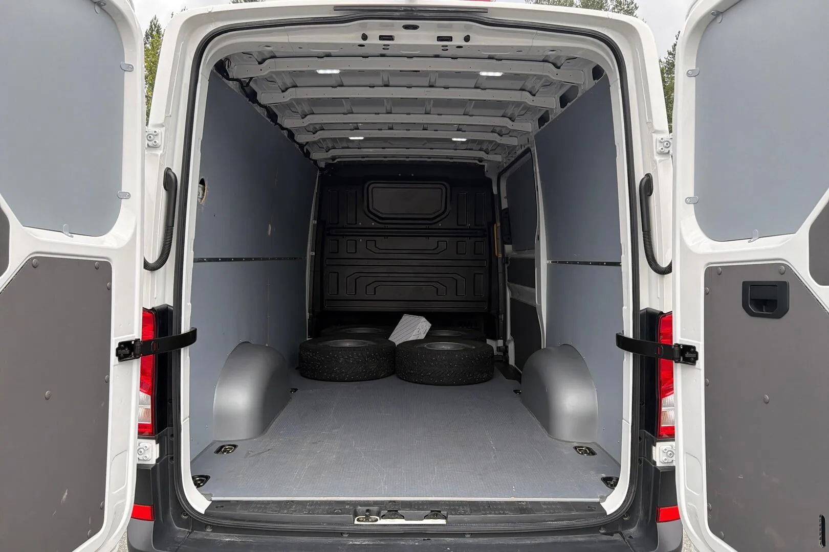 Volkswagen Crafter EVE-873 carousel image